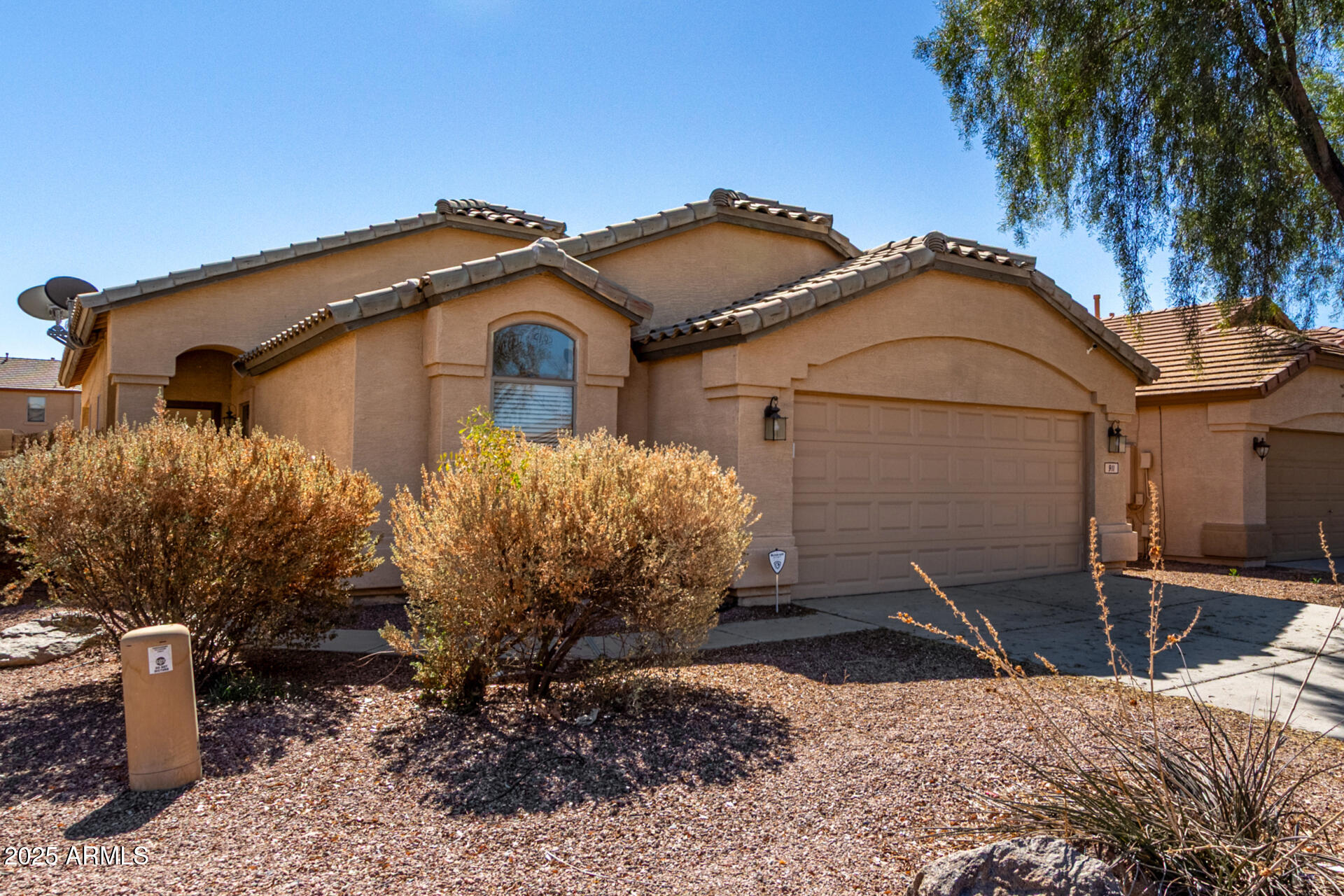 911 E LOVEGRASS Drive