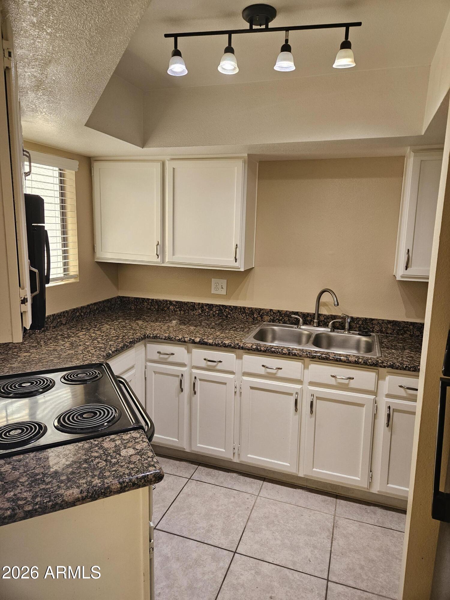 935 N GRANITE REEF Road 116