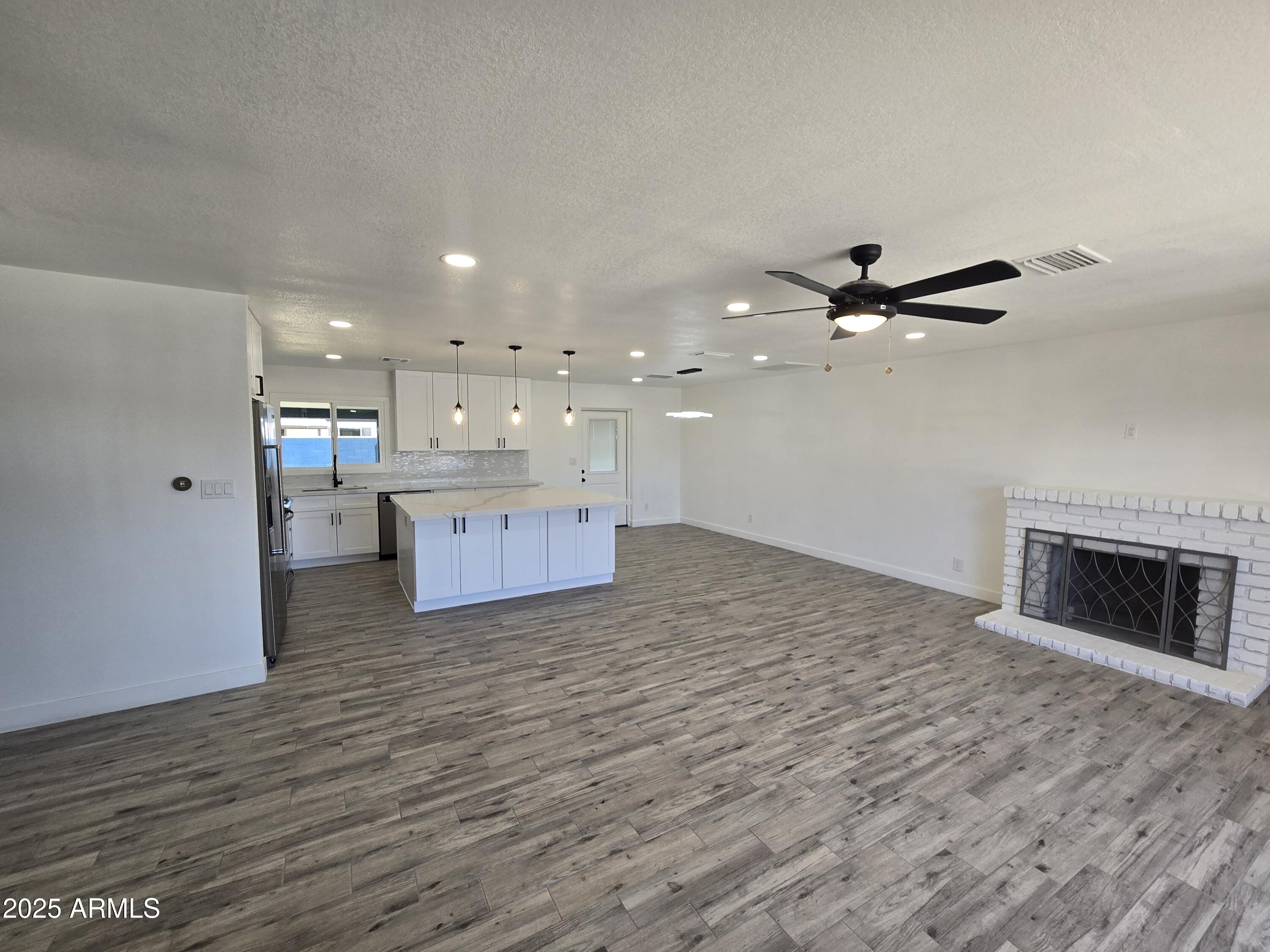 206 E Manhatton Drive