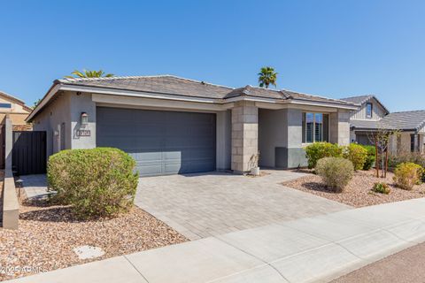 816 E AMBERWOOD Drive Phoenix AZ 85048