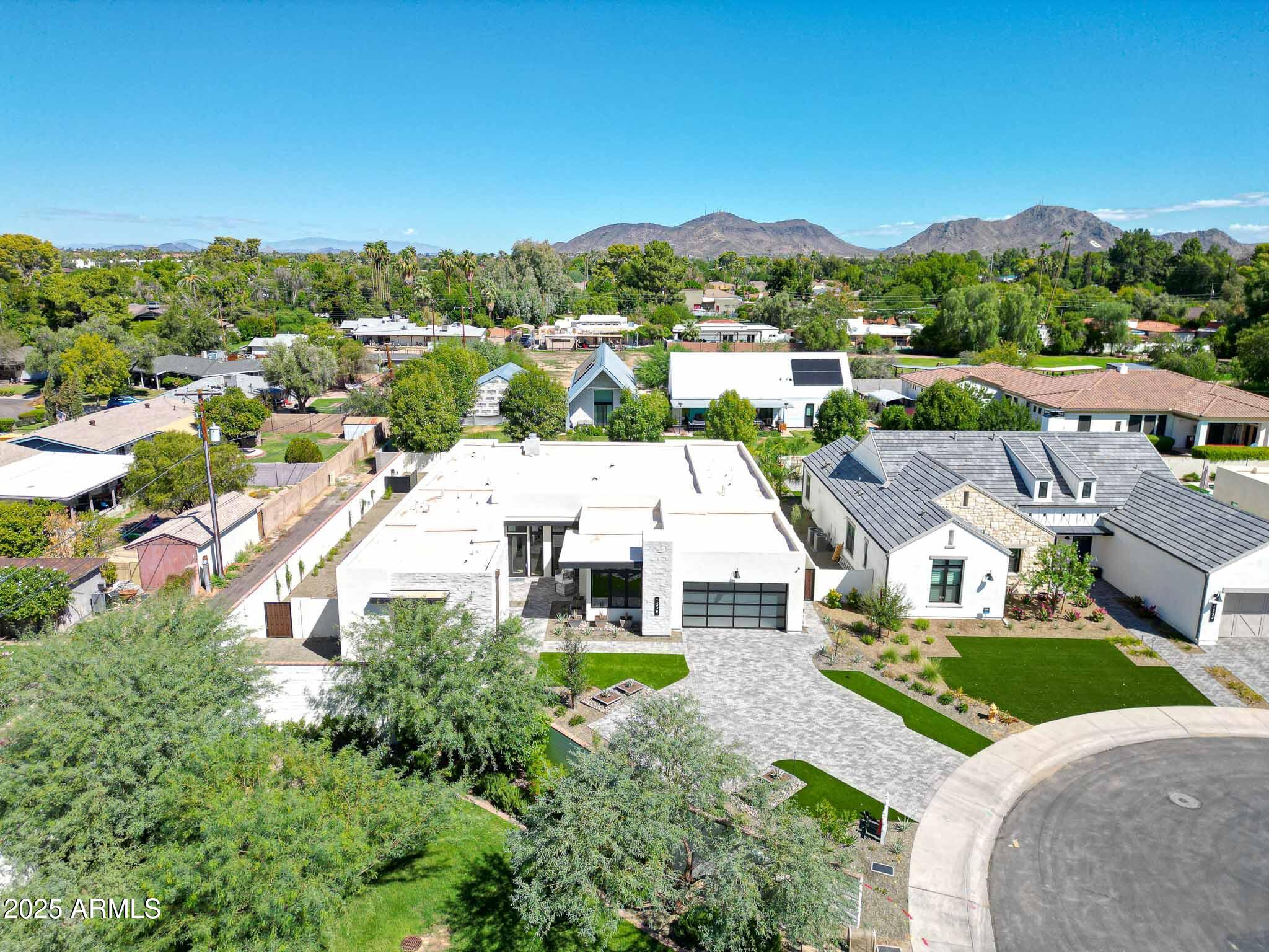 1538 W Wagon Wheel Drive