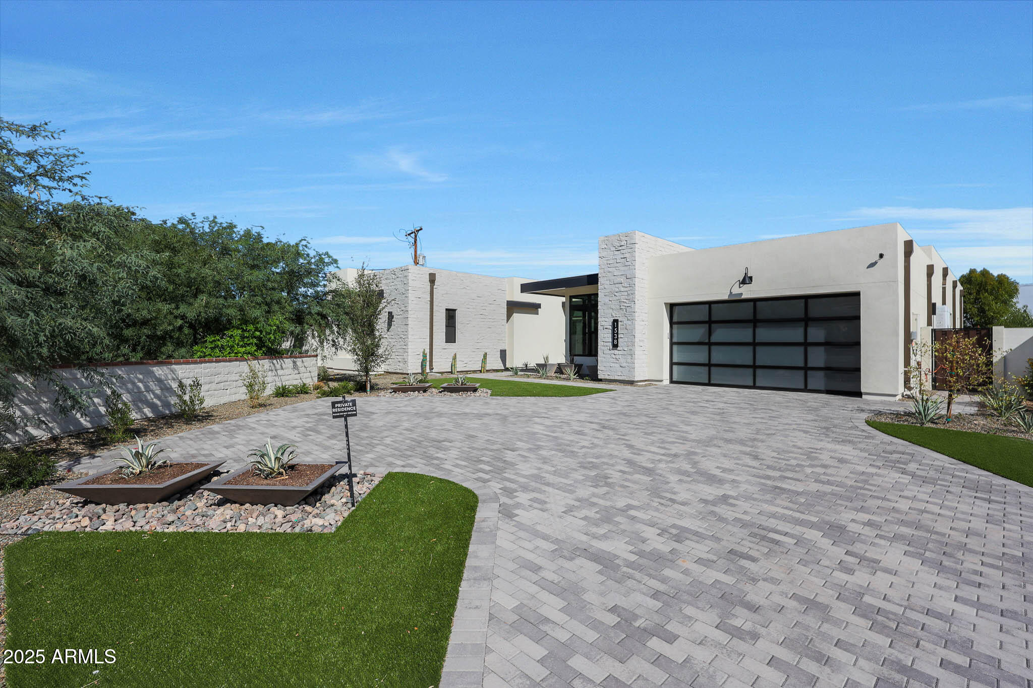 1538 W Wagon Wheel Drive