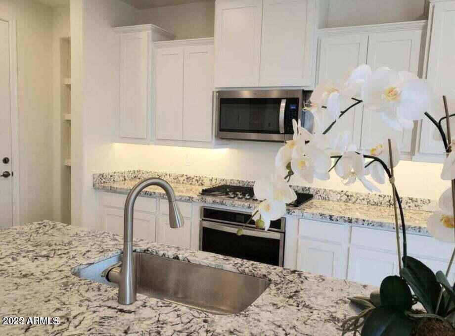 1912 E Rosemary Drive