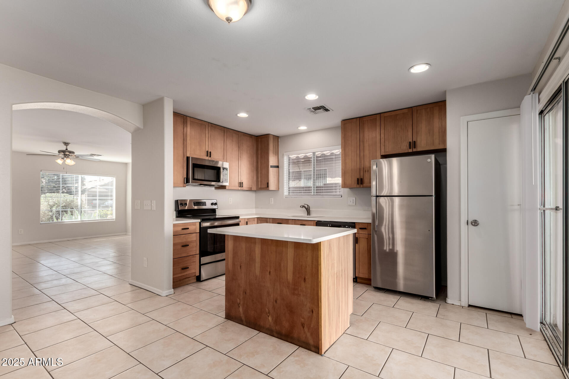 8214 W PAPAGO Street