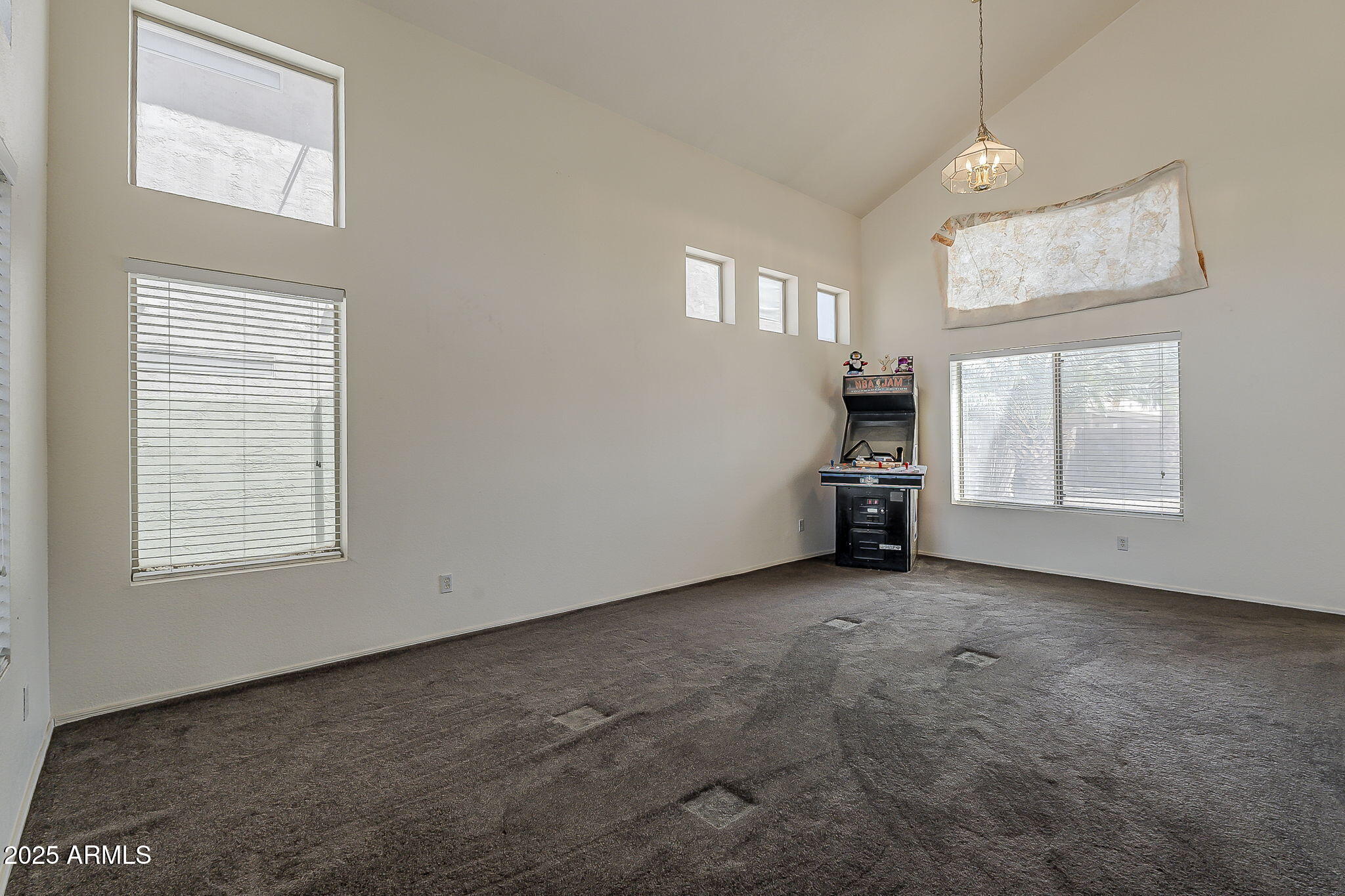 1079 E JASPER Drive