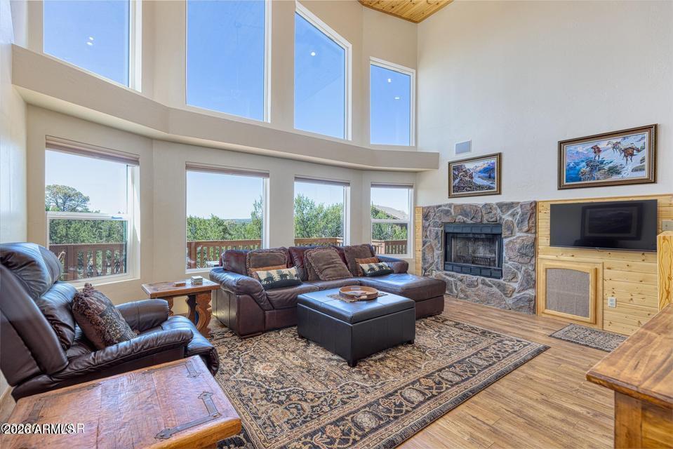 2287 THUNDERBIRD Way
