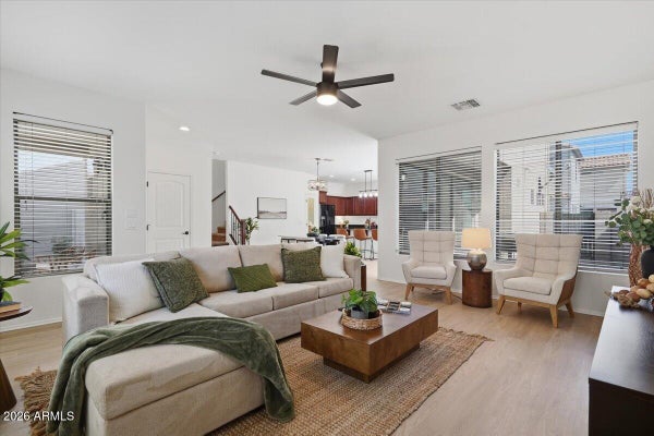 3524 S POSSE TRL, GILBERT, AZ 85297 - Image d9002a600f4a1a88d73b00a9b325b81c/303181889