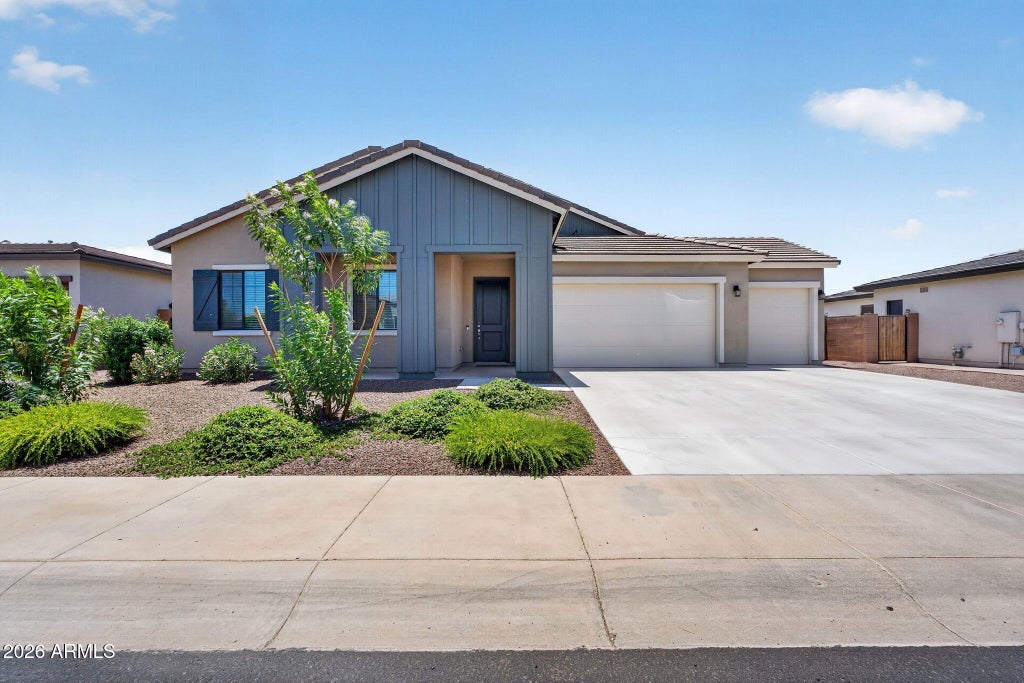 Photo of 8025 W Gardenia Avenue, Glendale, AZ 85303 (MLS # 7037094)