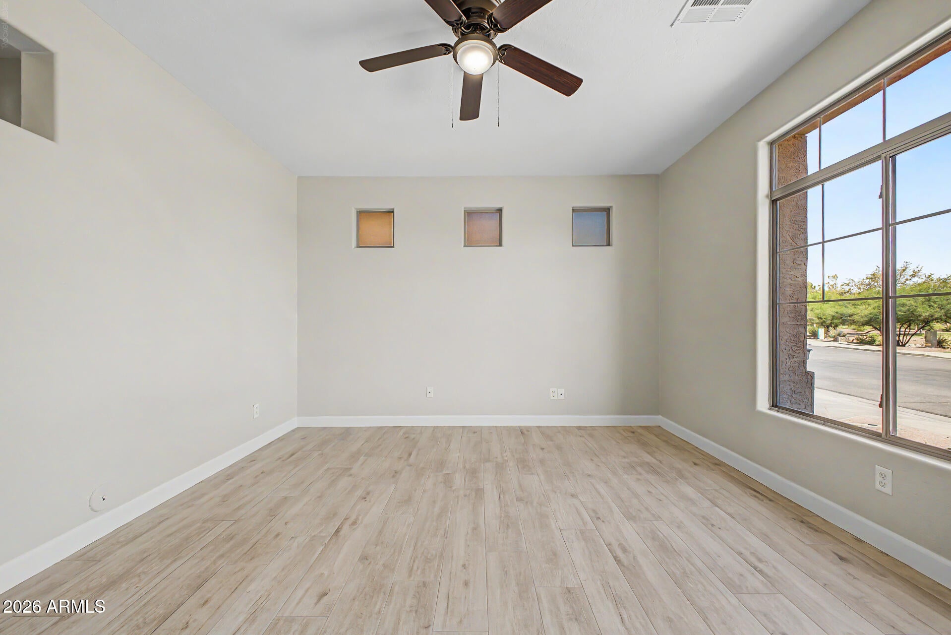 2651 E LE GRAND Loop