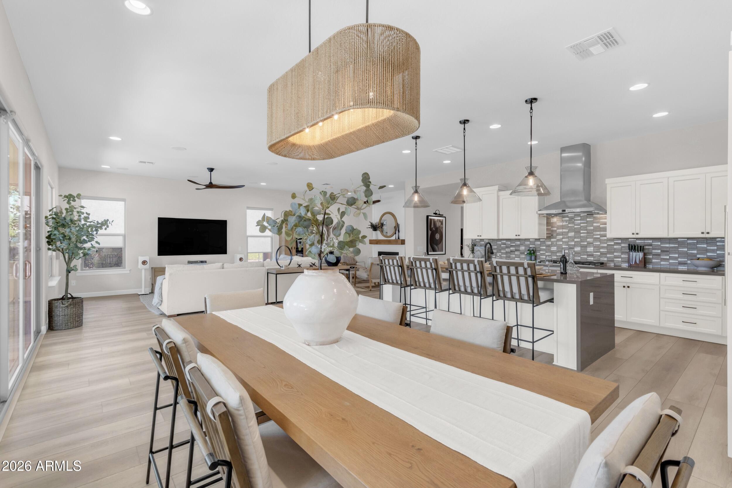 362 E VETERANS Way