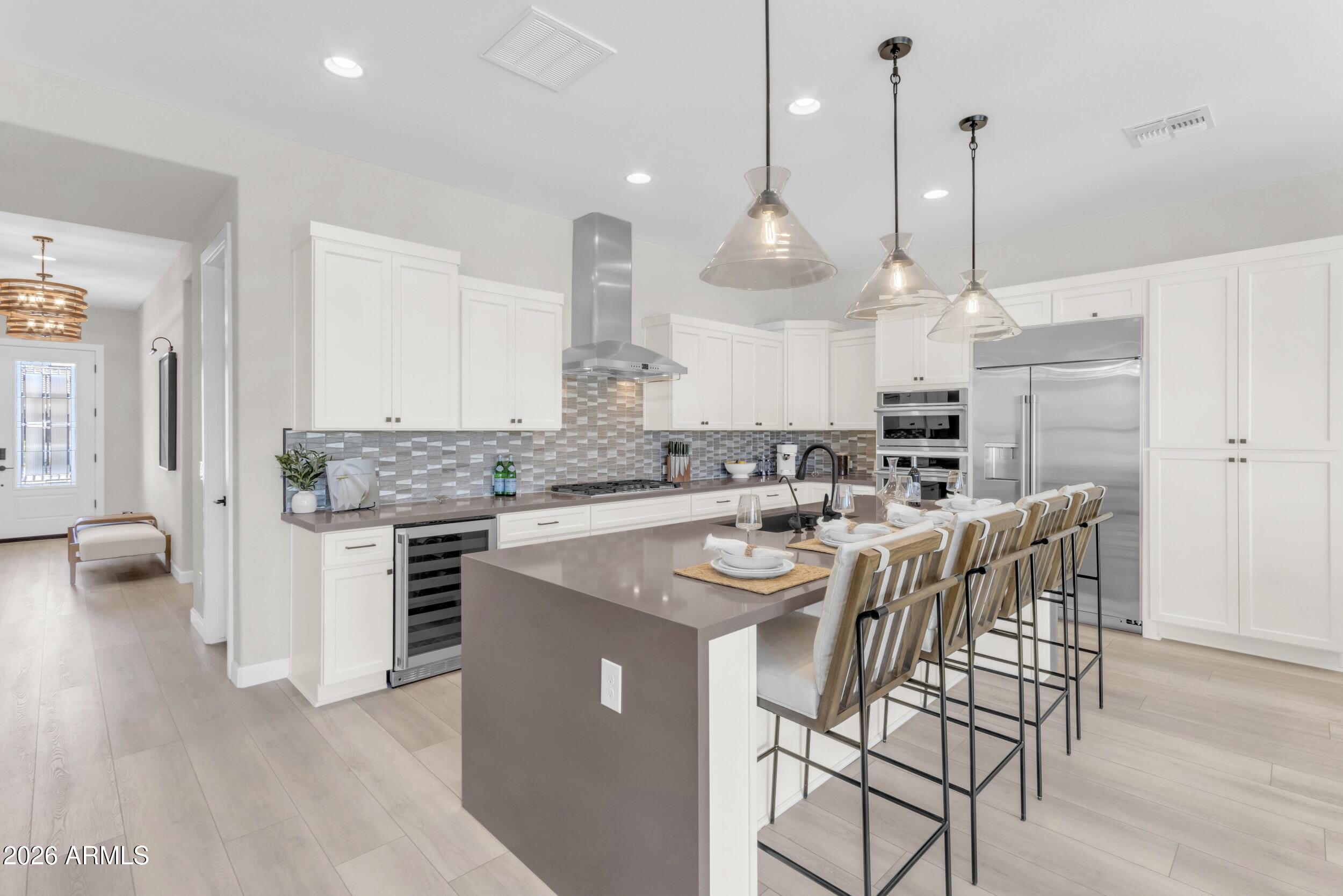 362 E VETERANS Way