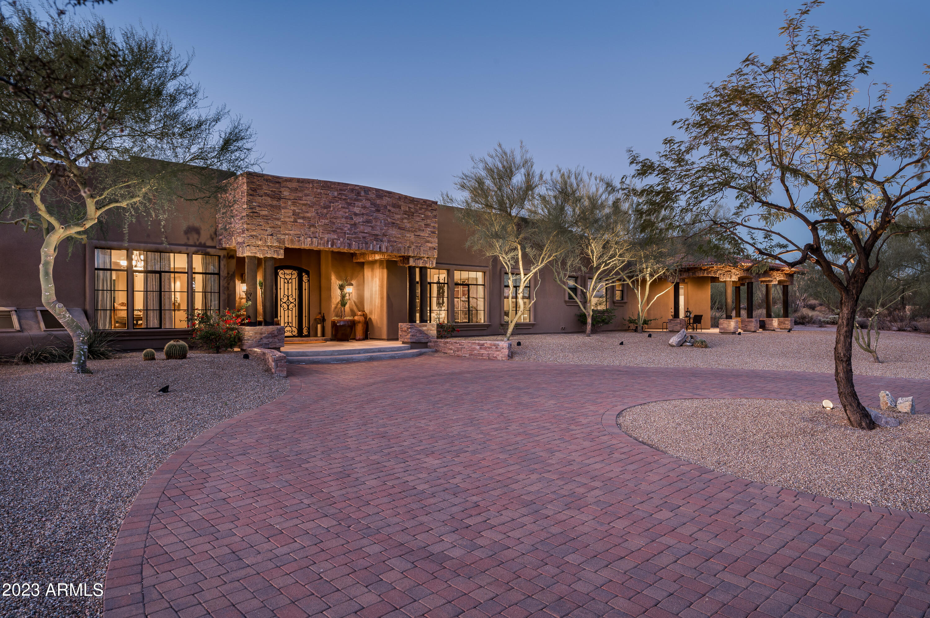 PINNACLE PARADISE - Residential