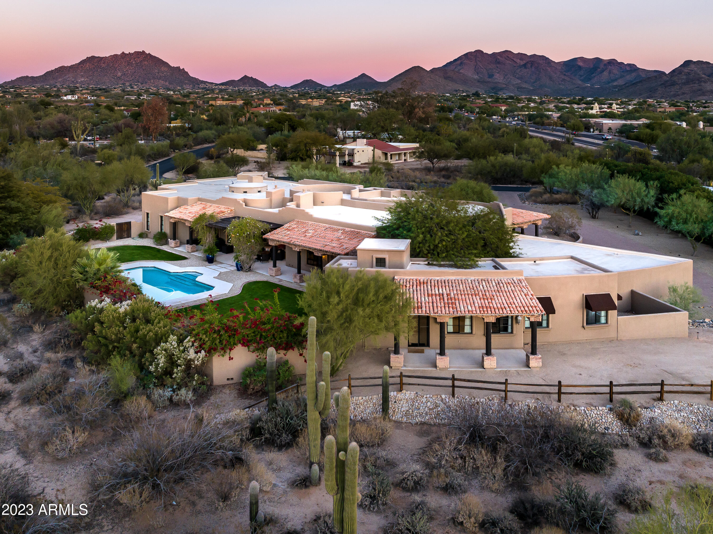PINNACLE PARADISE - Residential