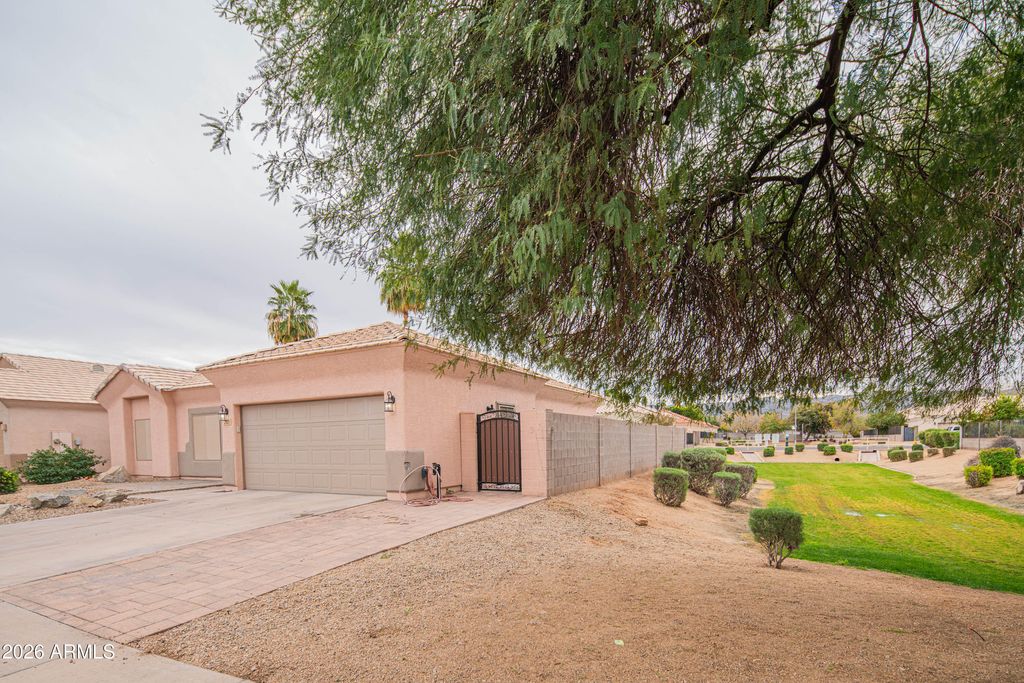 Photo of 2621 E Pecan Road, Phoenix, AZ 85040 (MLS # 6977438)
