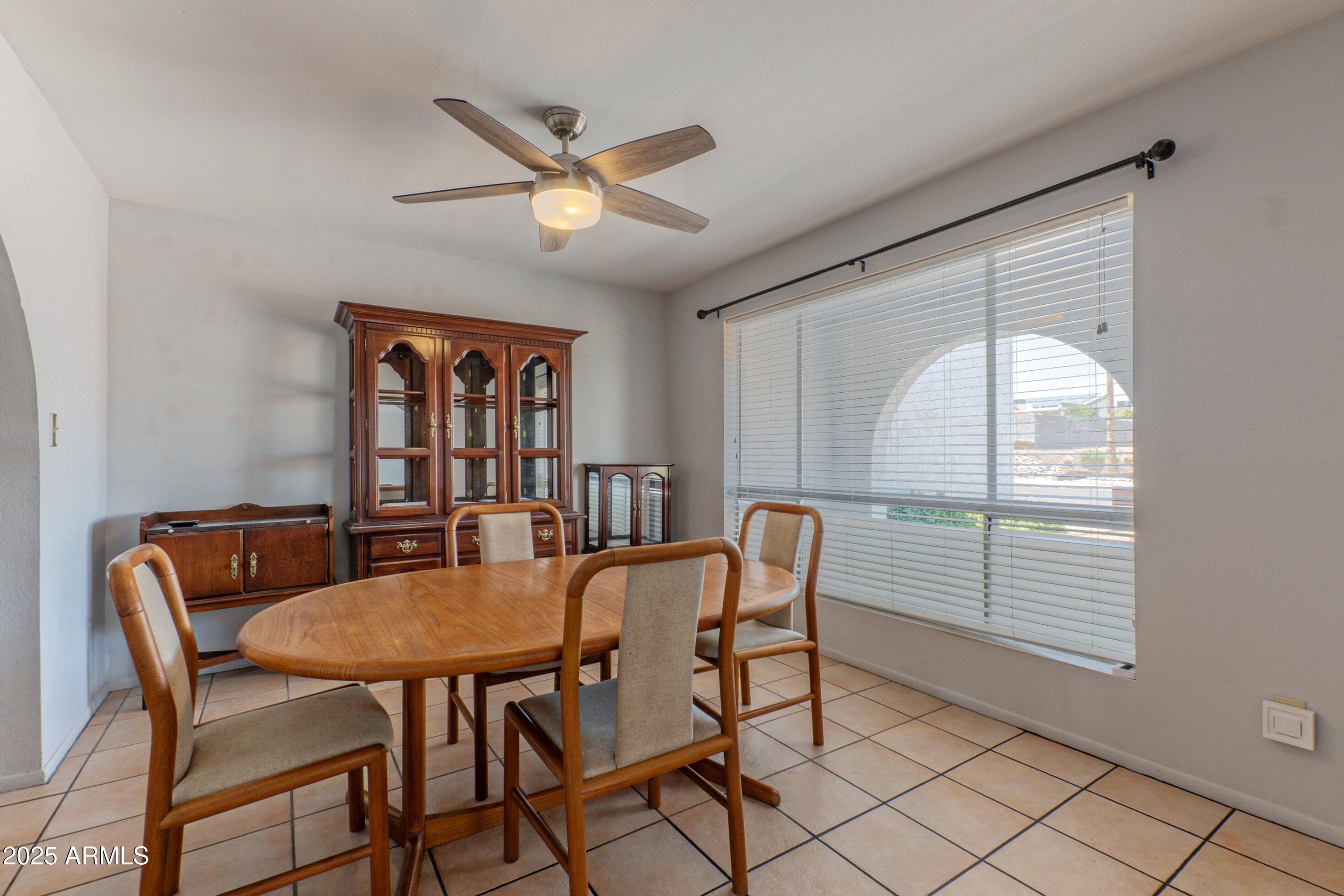 2033 E HILLERY Drive