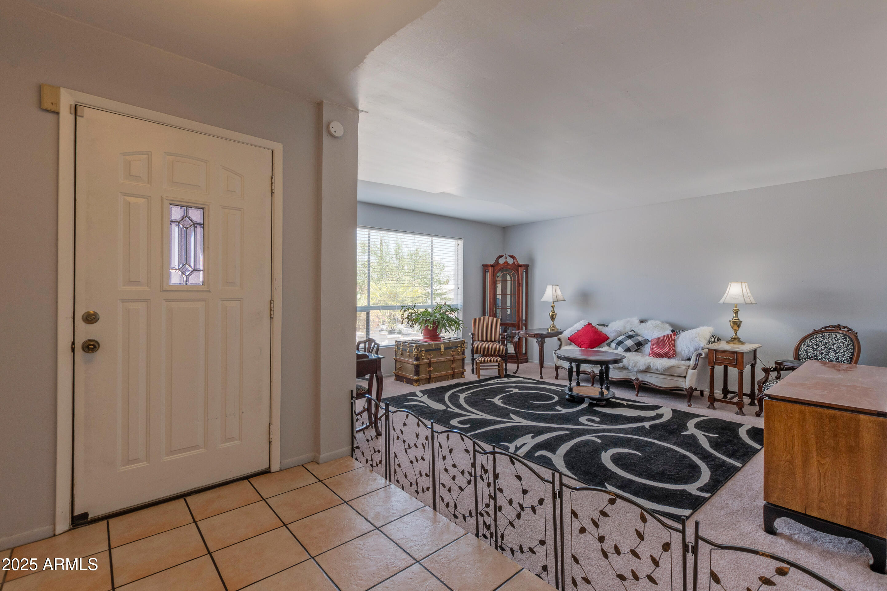 2033 E HILLERY Drive