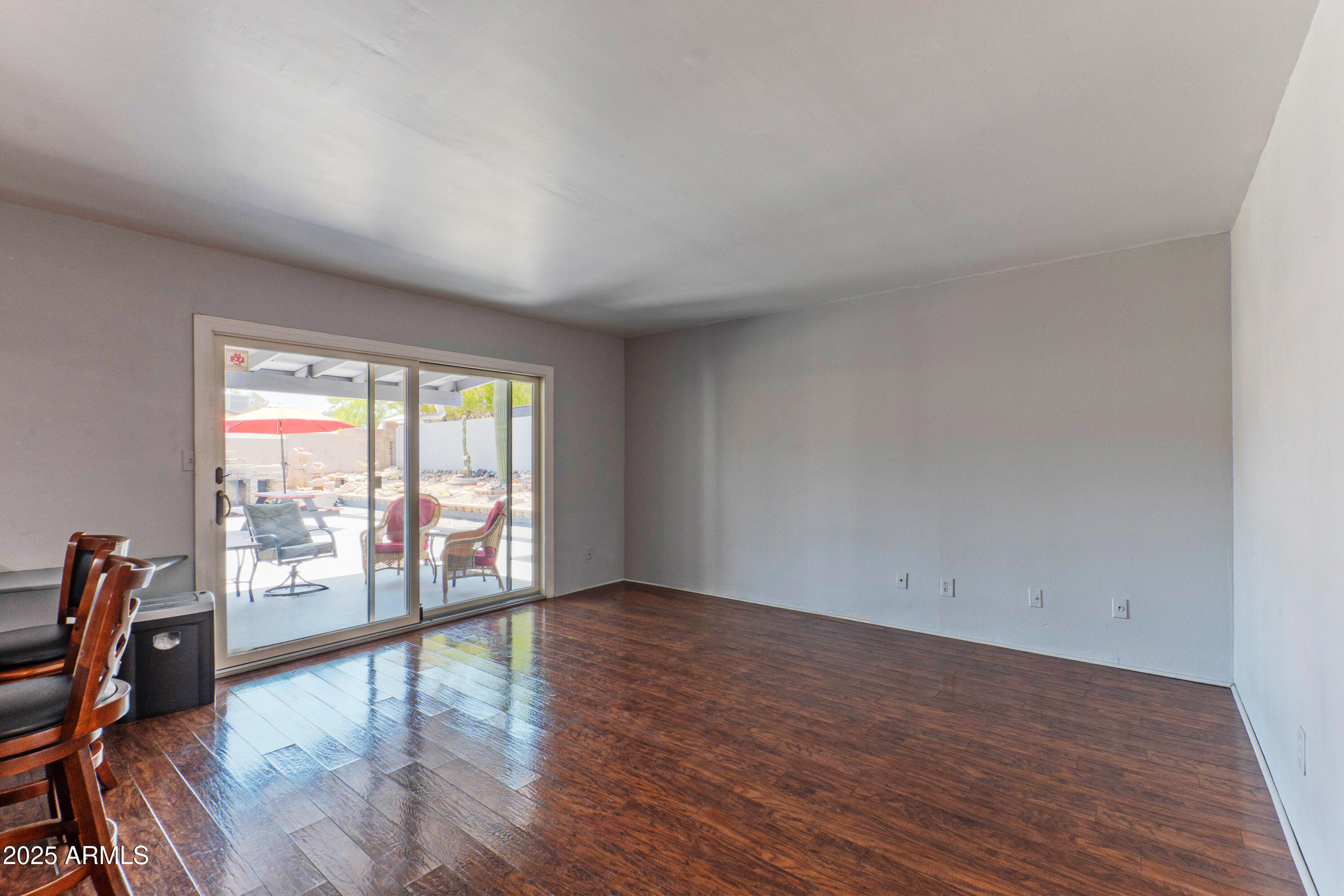 2033 E HILLERY Drive