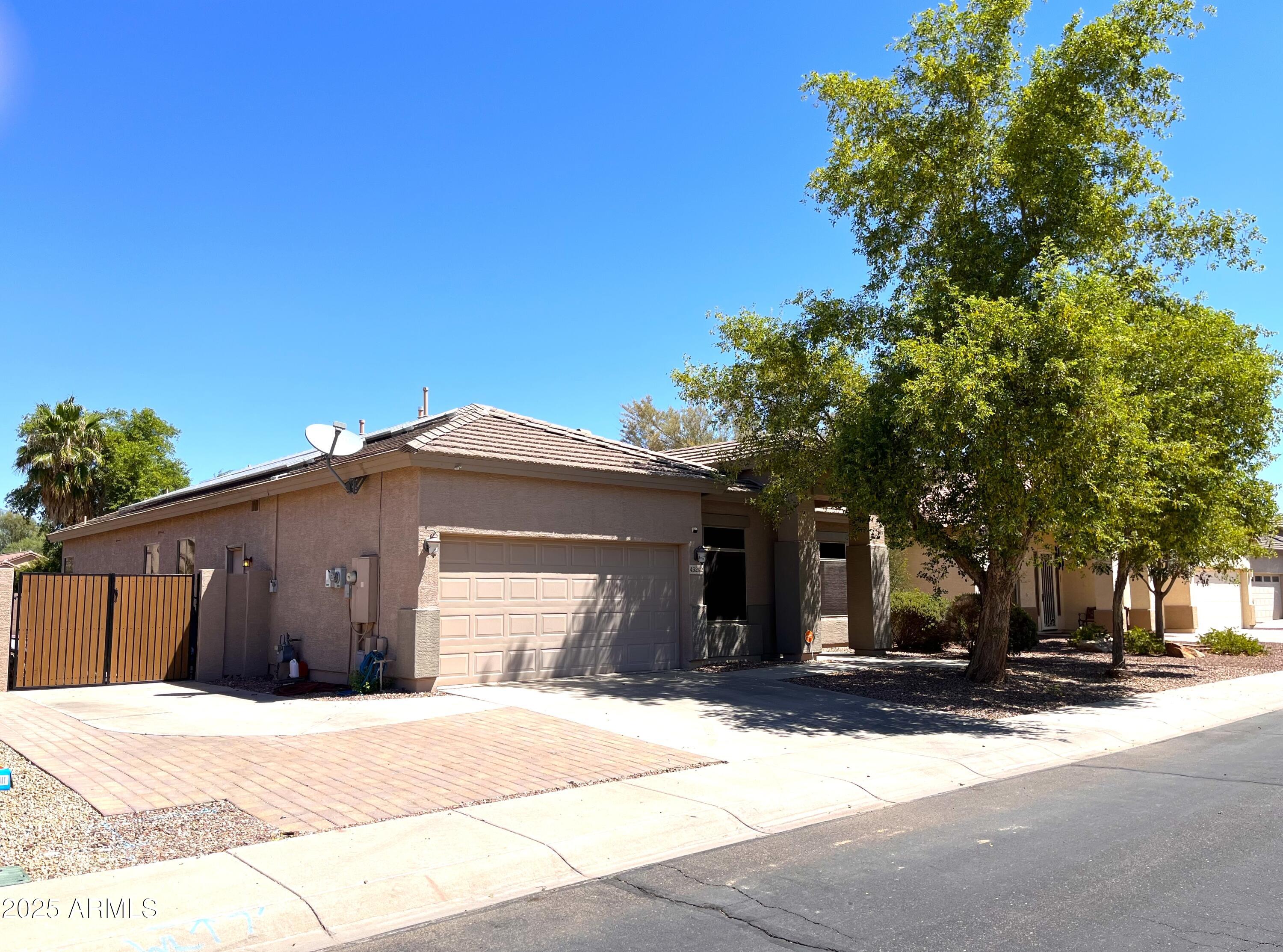 43292 W OAKLAND Court