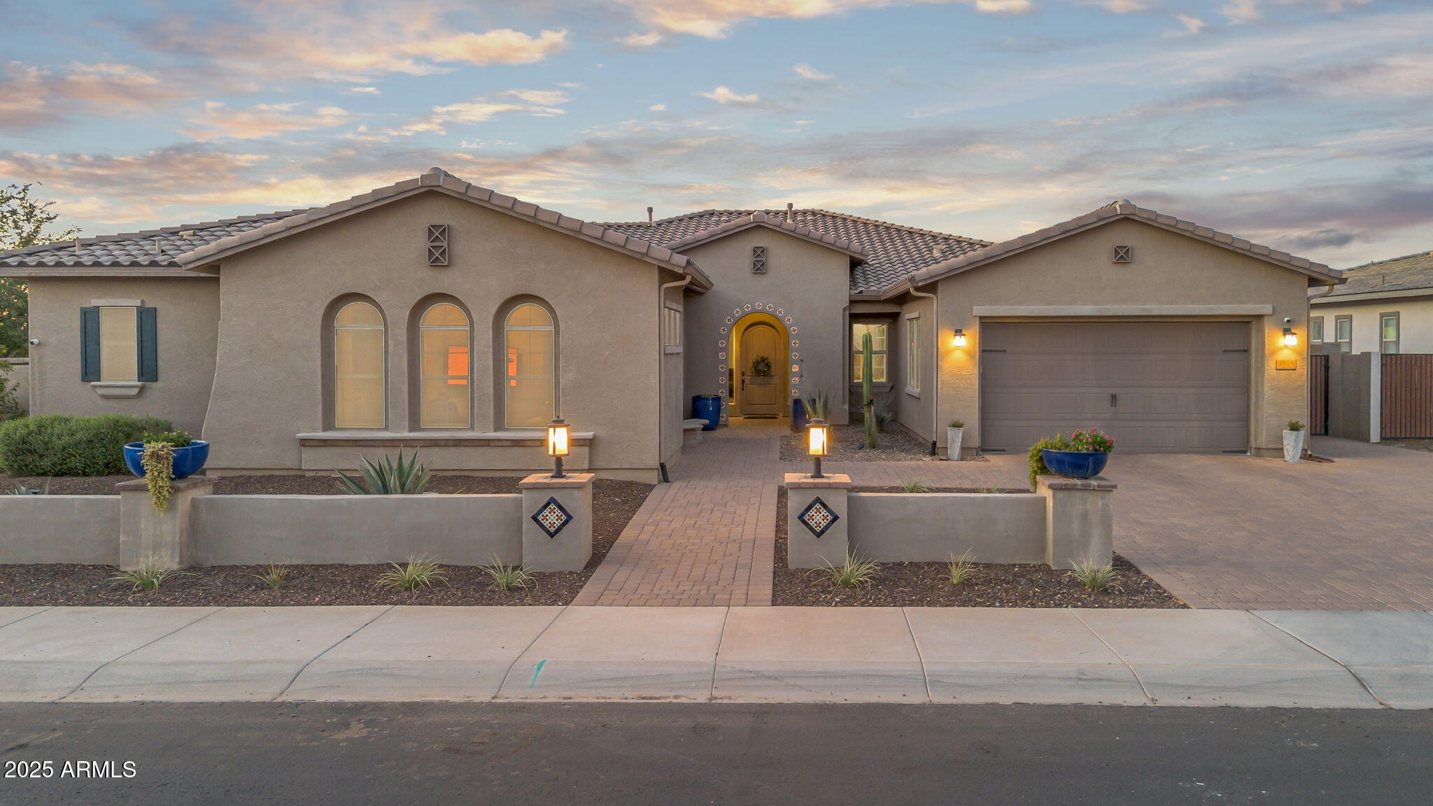 1928 E LA COSTA Drive