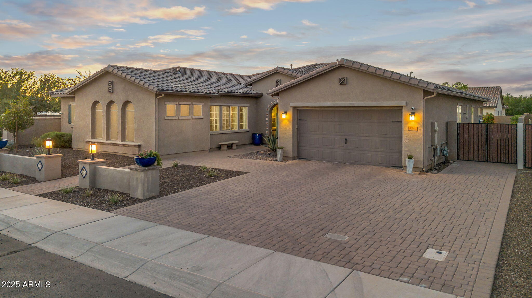 1928 E LA COSTA Drive