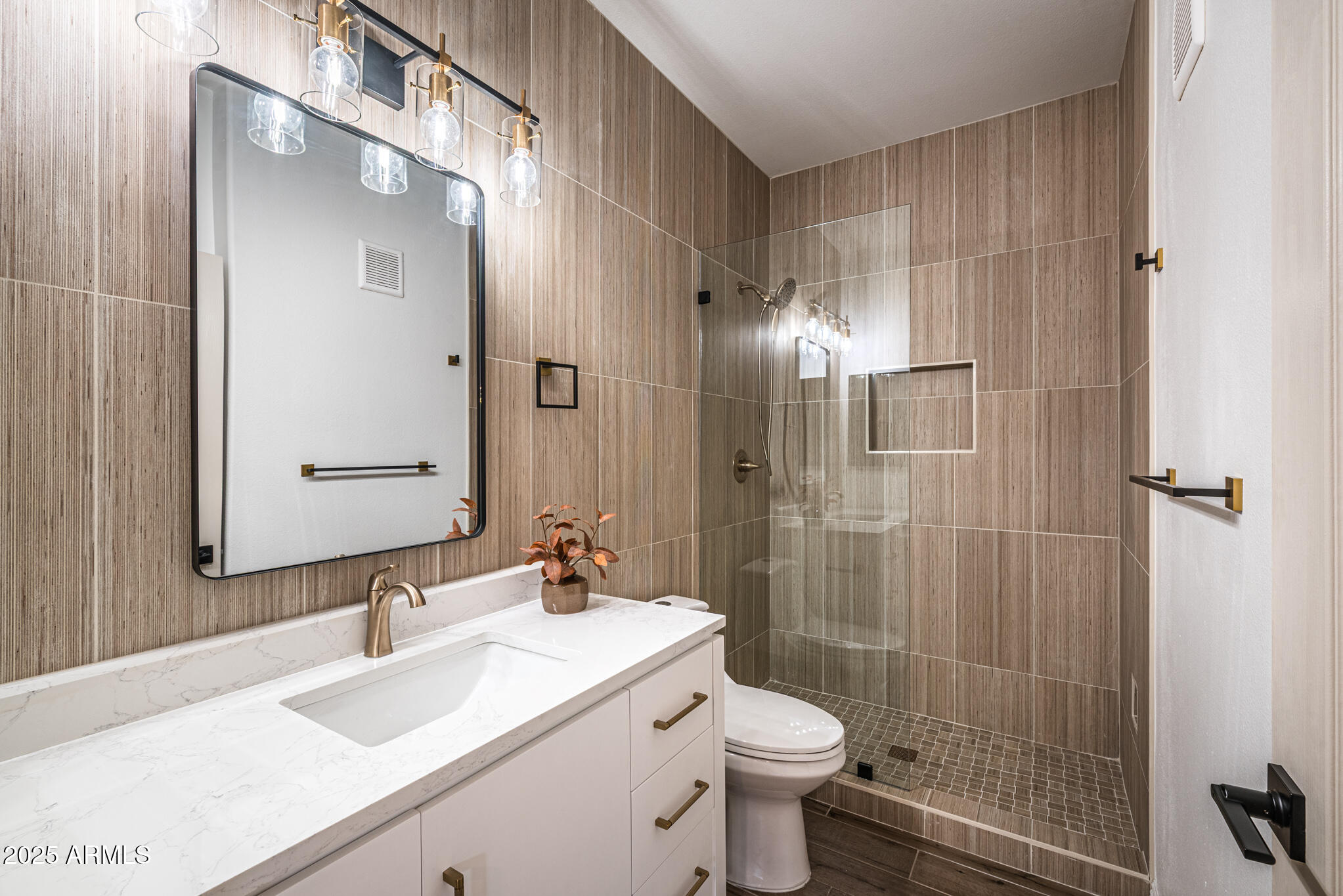 Phoenix, Arizona 85054, United States, 2 Bedrooms Bedrooms, ,2 BathroomsBathrooms,Residential,Active,226521