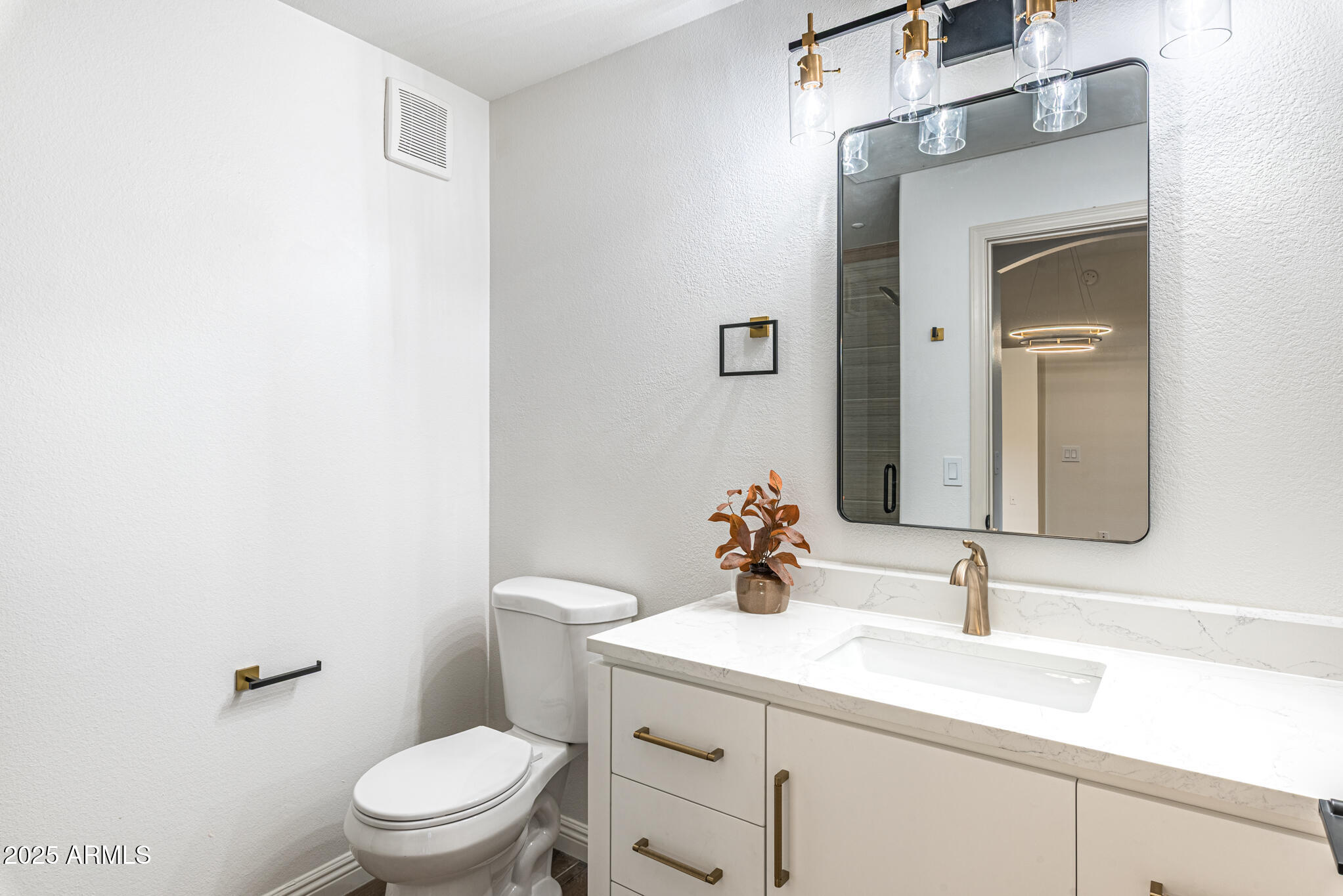 Phoenix, Arizona 85054, United States, 2 Bedrooms Bedrooms, ,2 BathroomsBathrooms,Residential,Active,226521