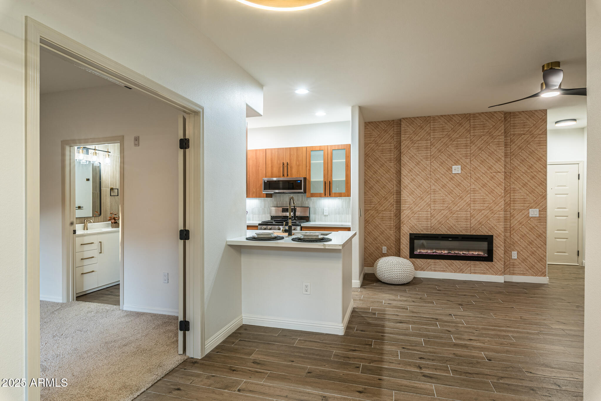 Phoenix, Arizona 85054, United States, 2 Bedrooms Bedrooms, ,2 BathroomsBathrooms,Residential,Active,226521