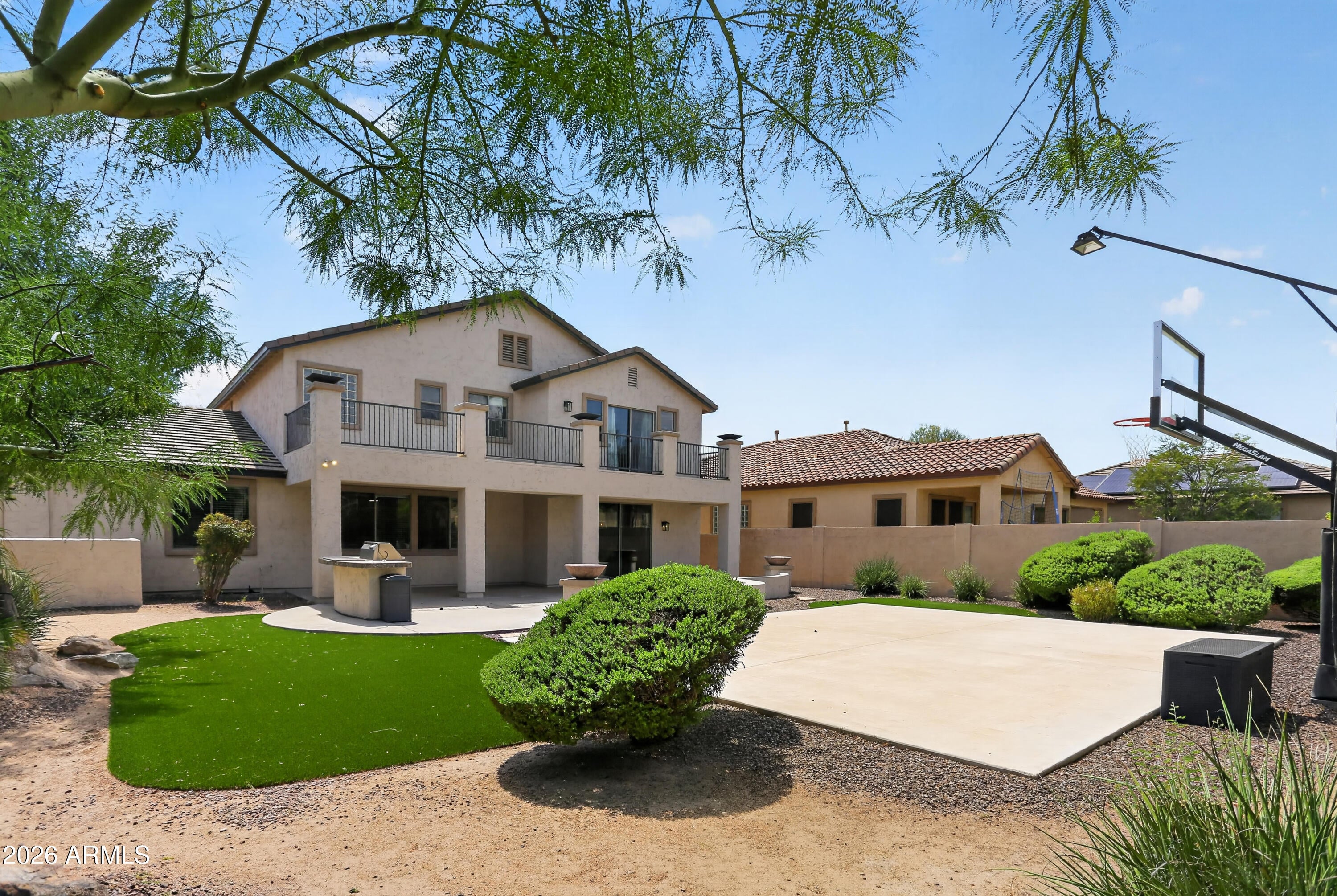 2426 W HORSETAIL Trail