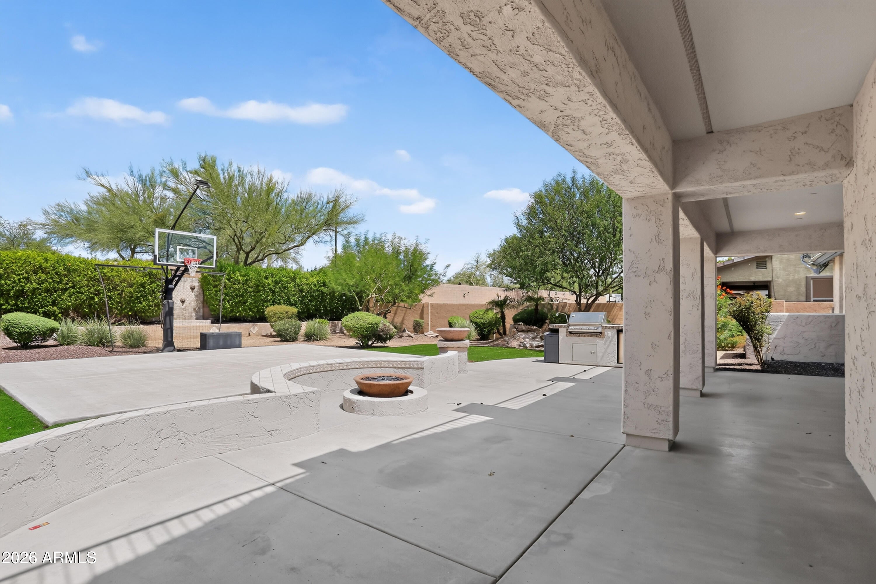 2426 W HORSETAIL Trail