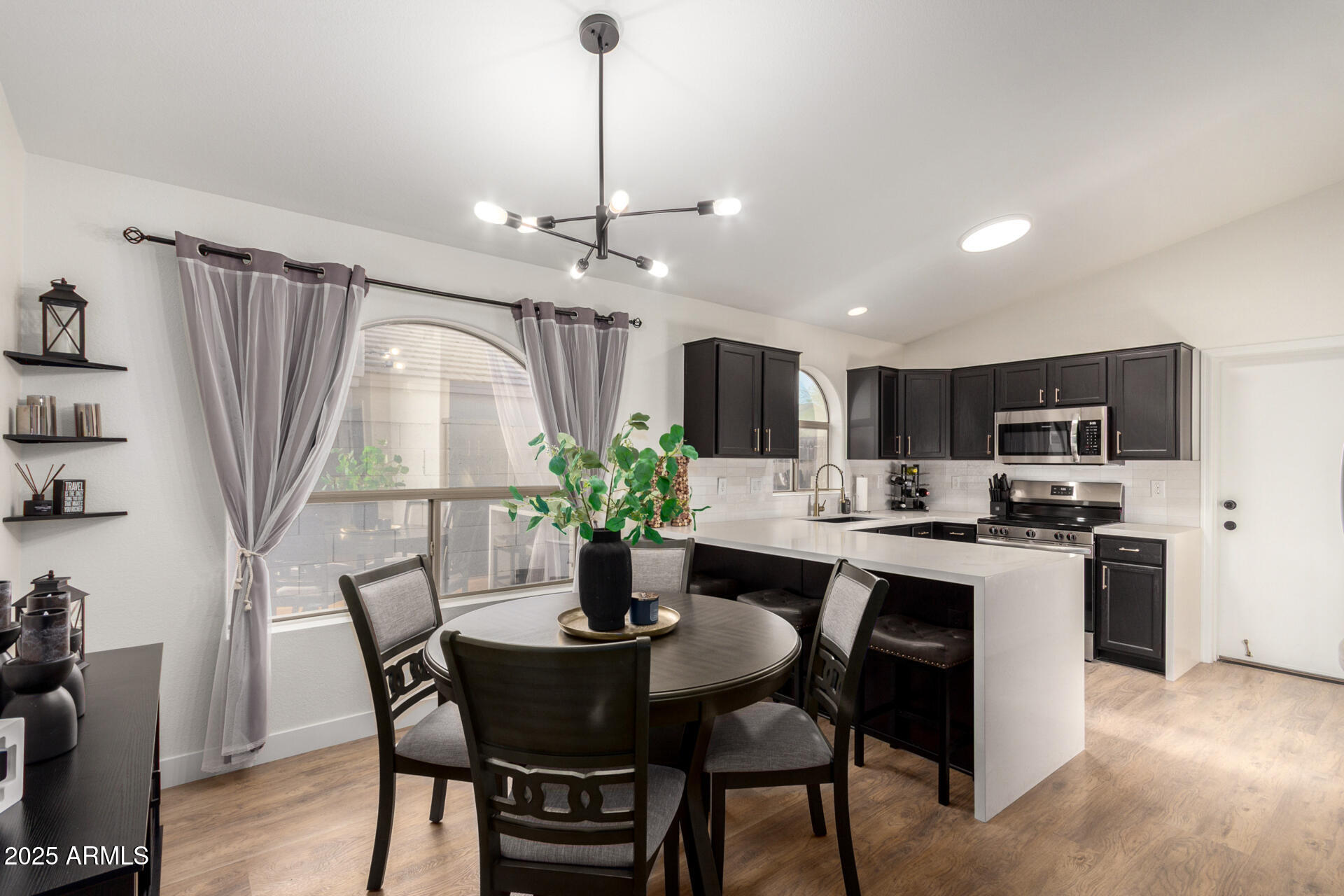 533 E KYLE Court