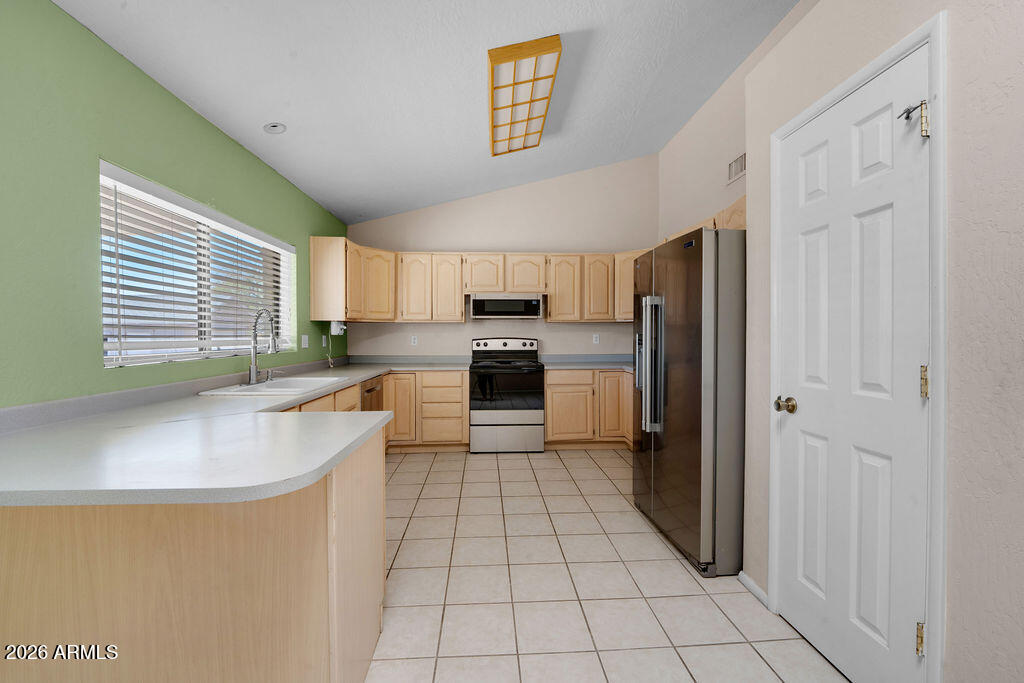 8837 E SUNLAND Avenue