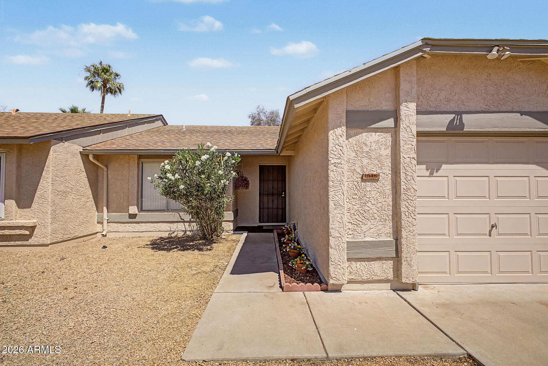1946 E GRANDVIEW Drive
