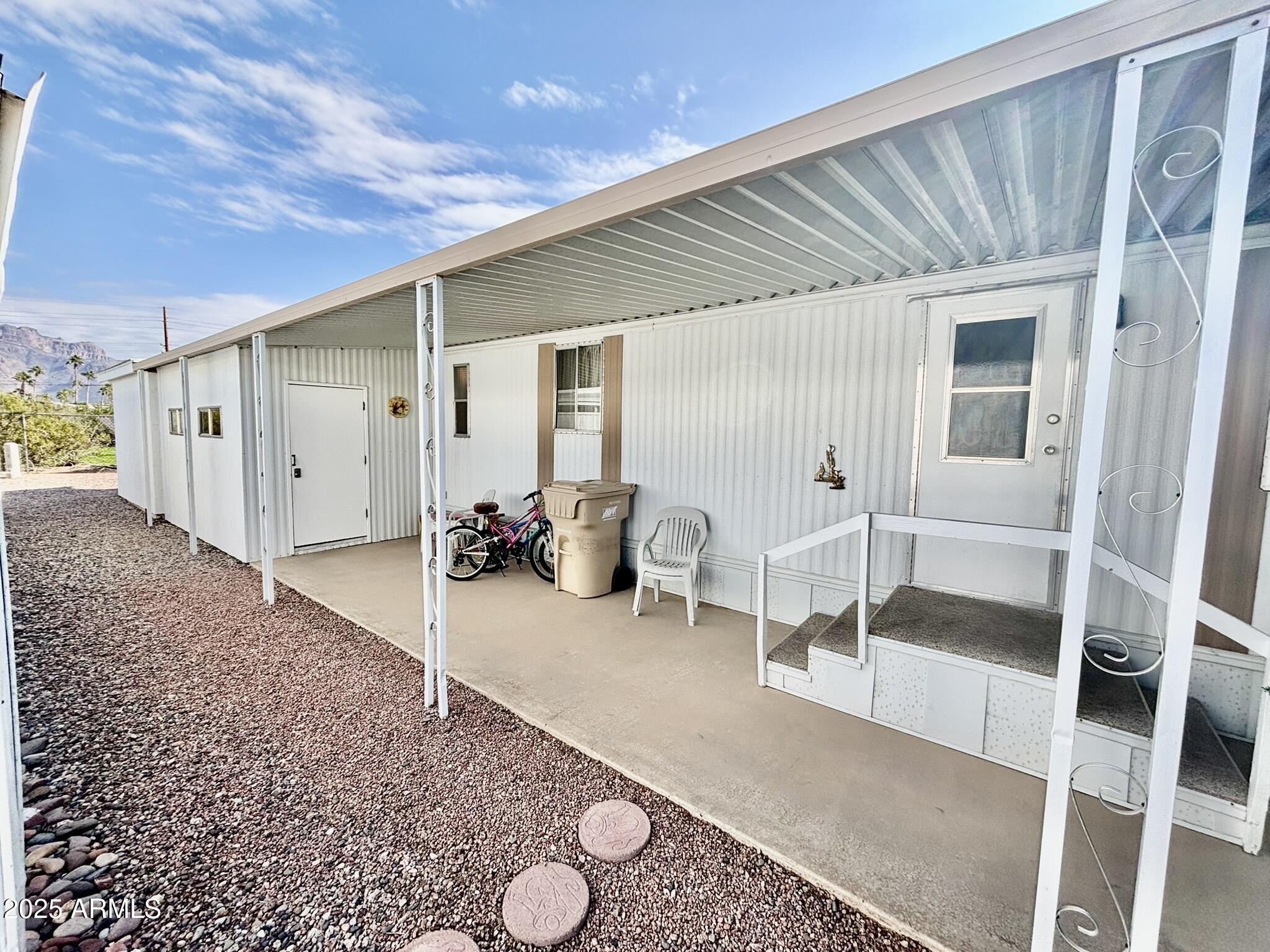 1050 E Broadway Ave -- 44