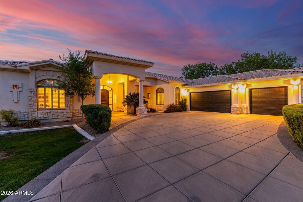 Photo of 8204 S Homestead Lane, Tempe, AZ 85284 (MLS # 7011673)
