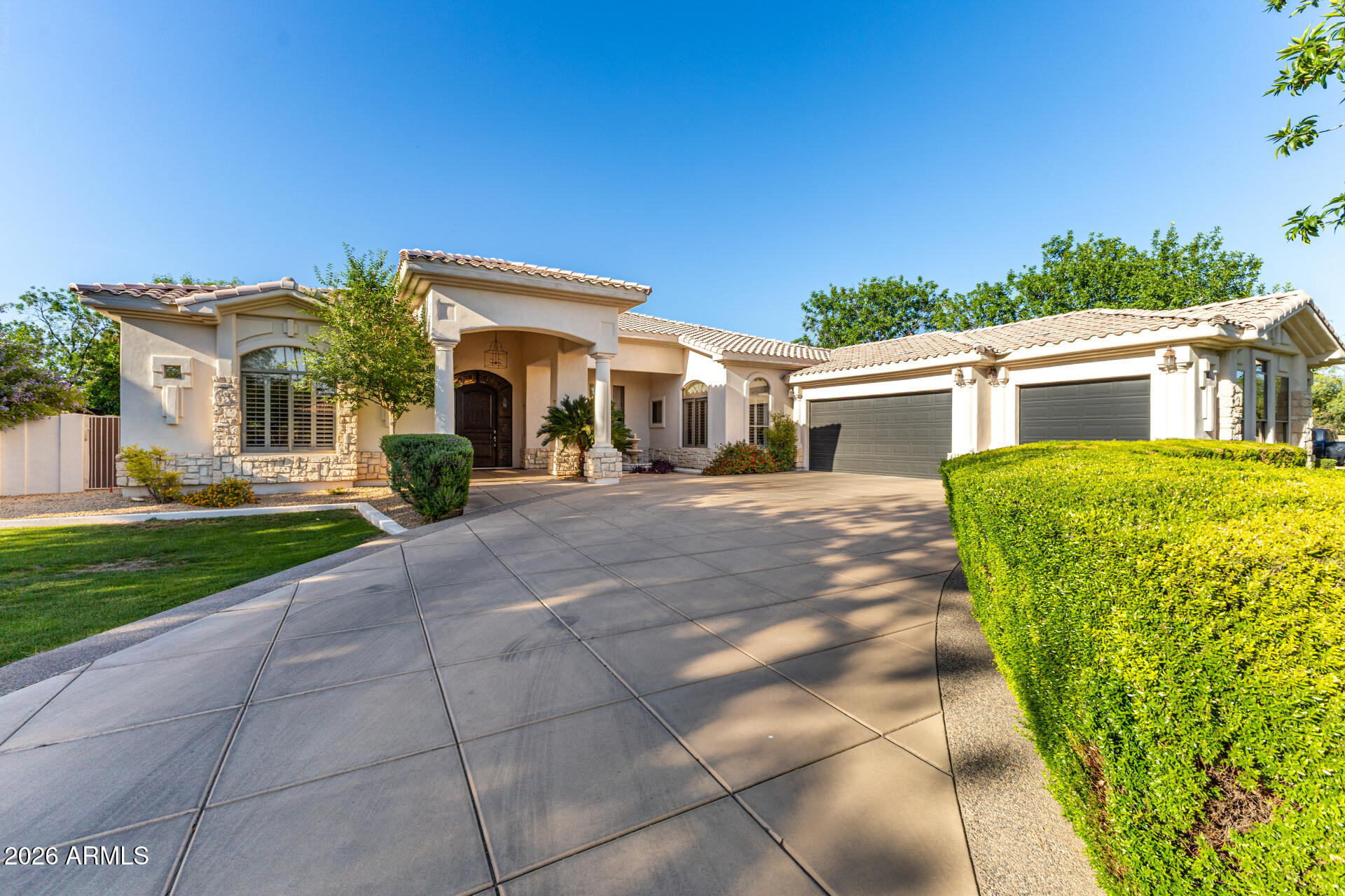 8204 S HOMESTEAD Lane