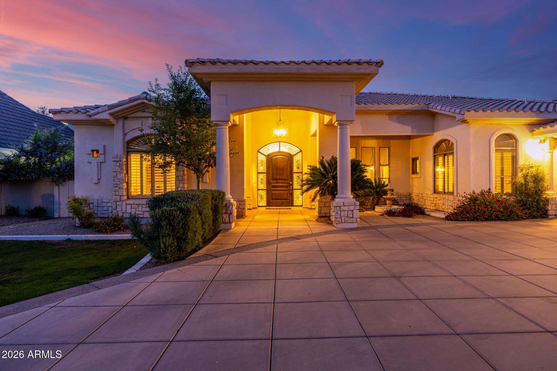 8204 S HOMESTEAD Lane