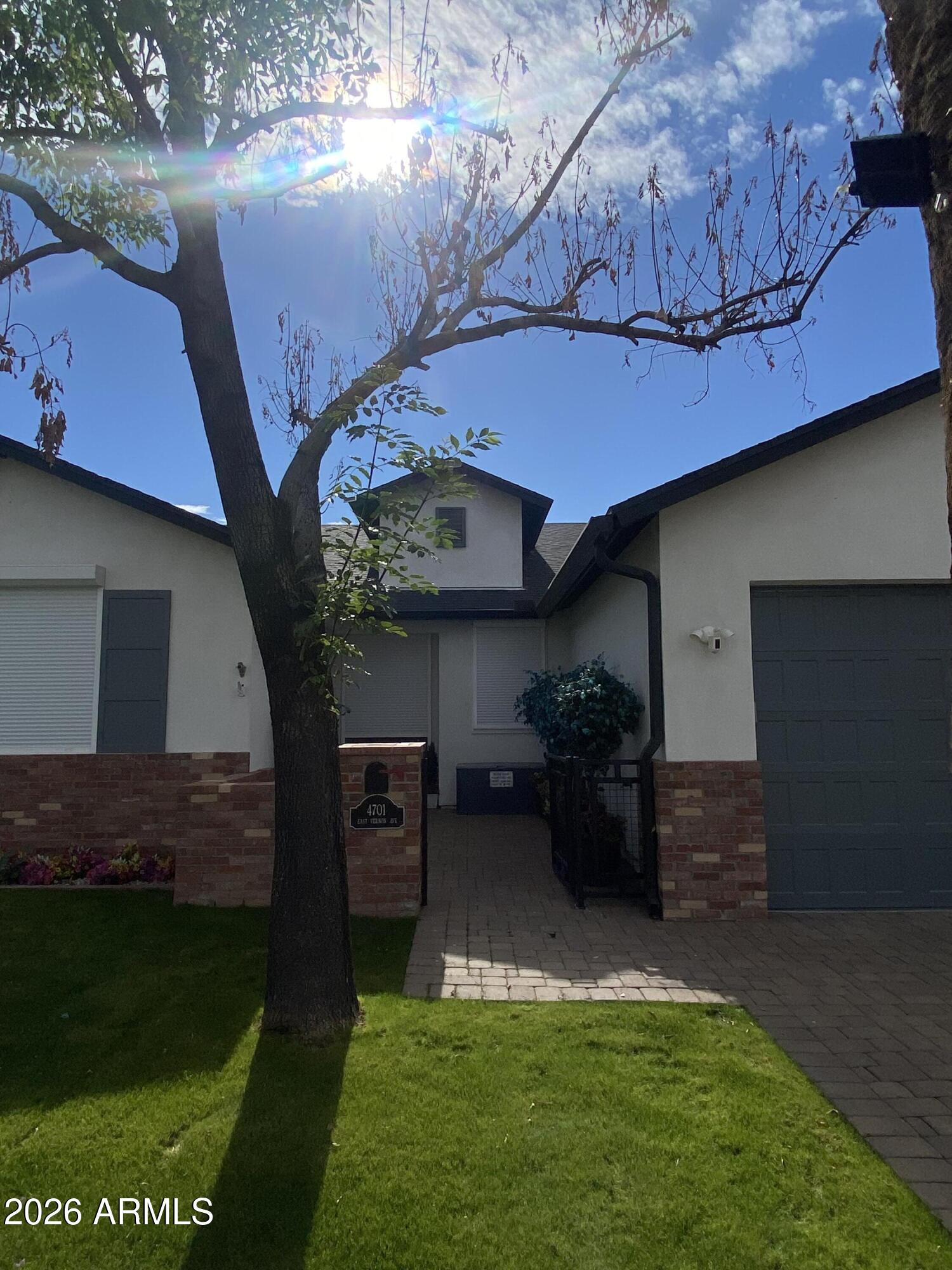 4701 E VERNON Avenue E