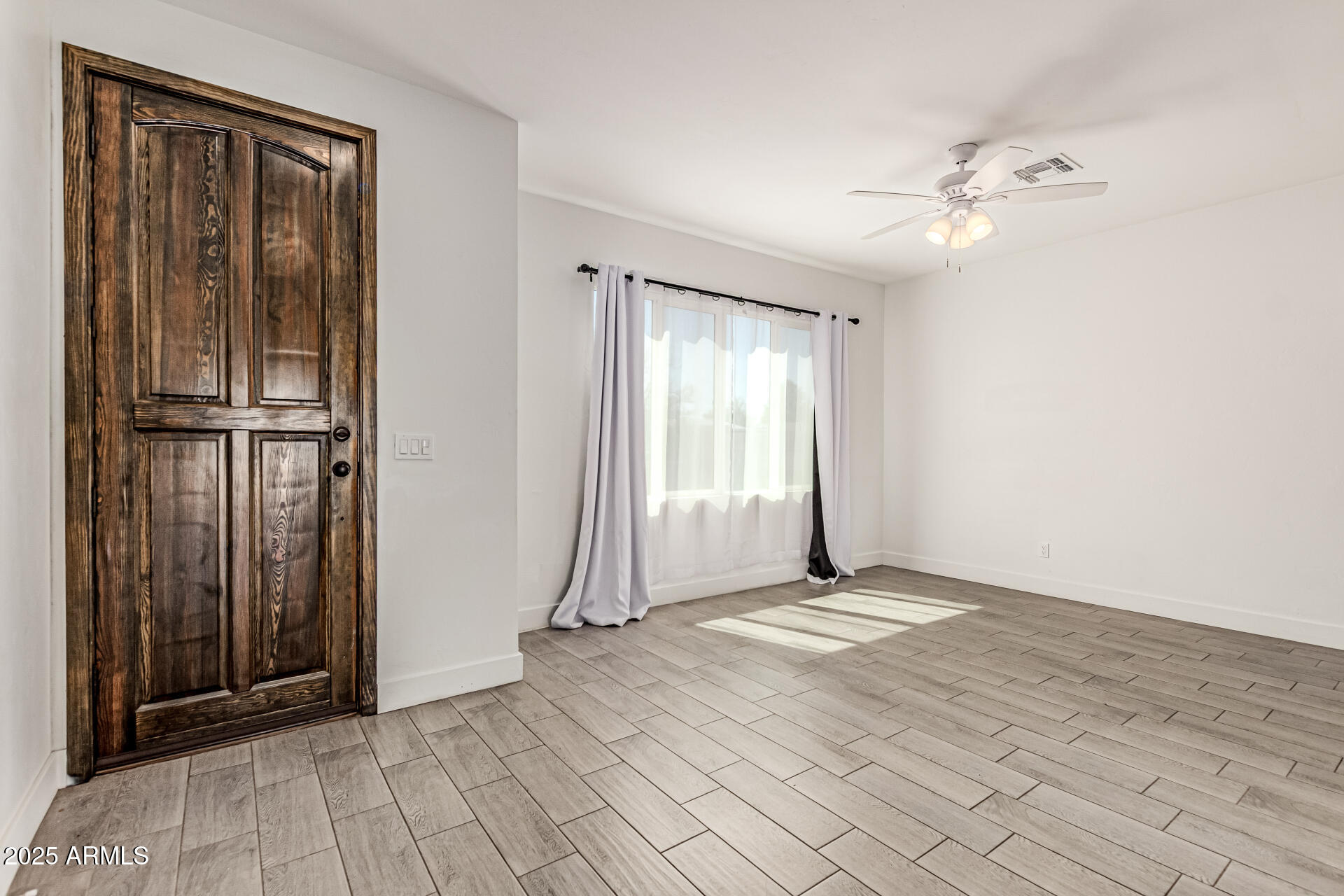 2640 E BEVERLY Lane E