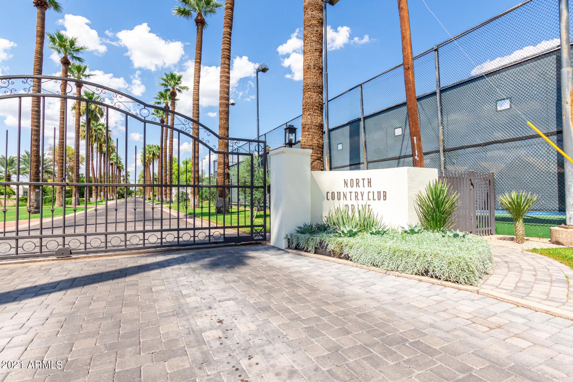 COUNTRY CLUB PLACE - Residential