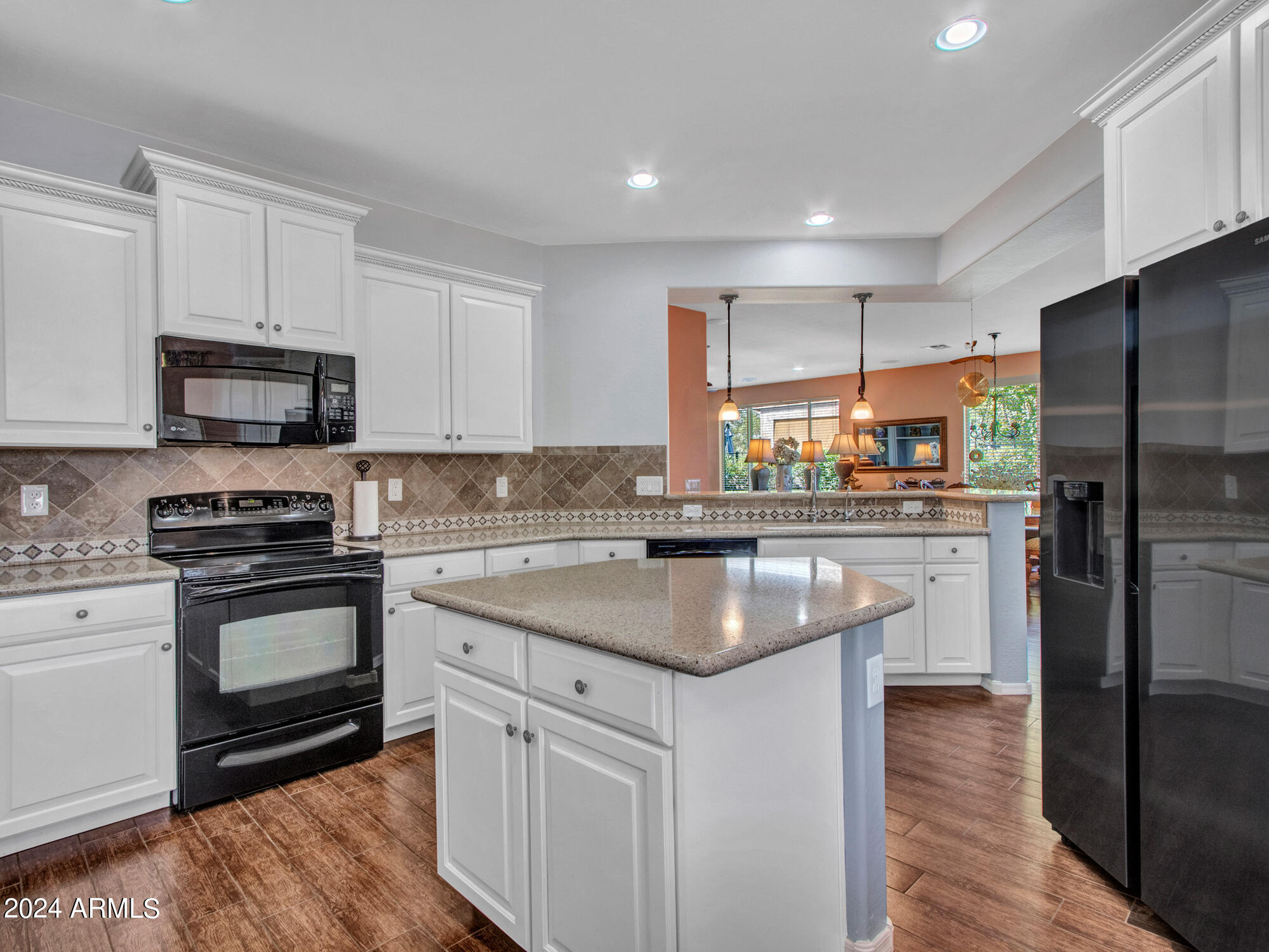 Buckeye, Arizona 85326, United States, 2 Bedrooms Bedrooms, ,2 BathroomsBathrooms,Residential,Pending,39994