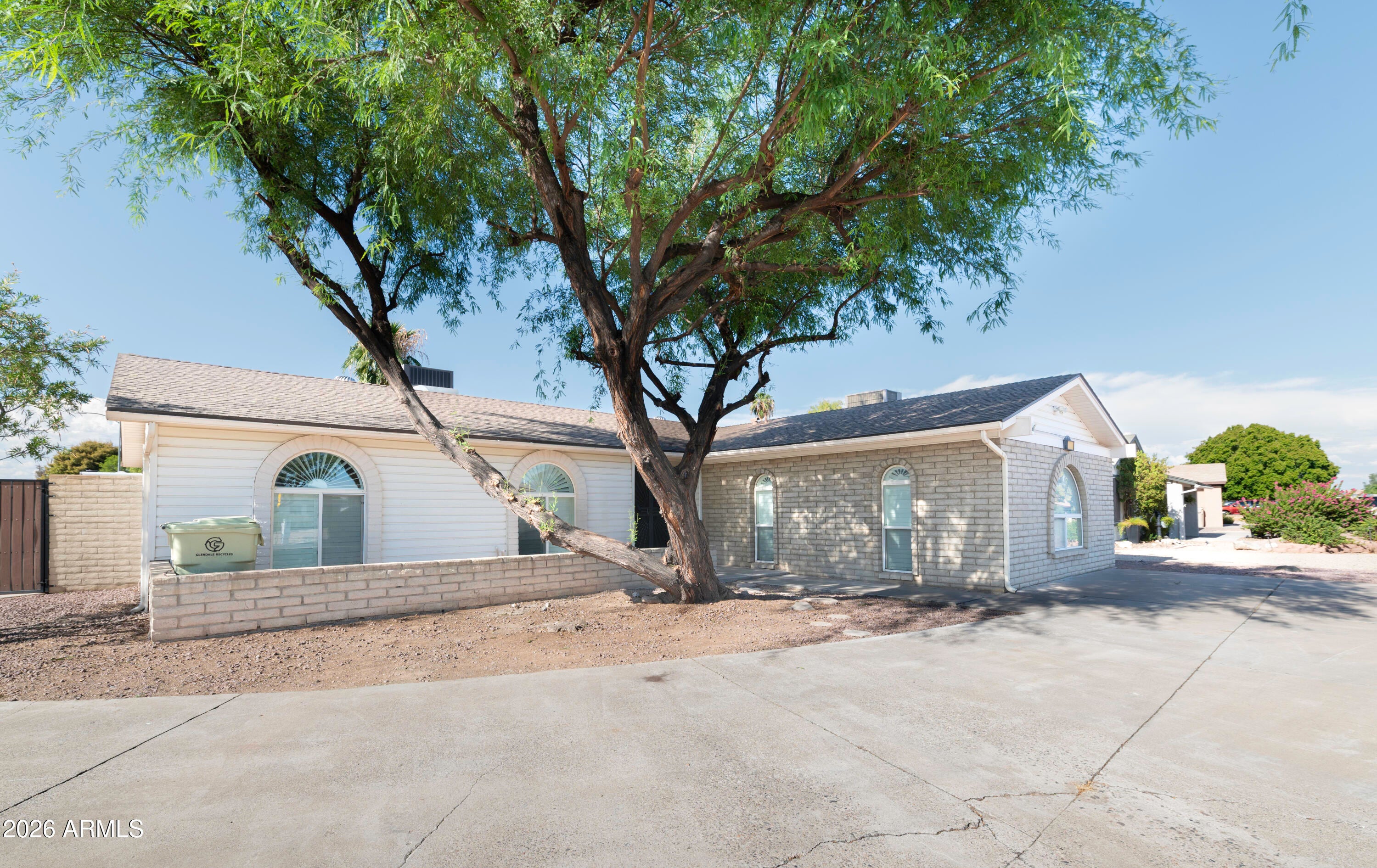 5622 W GROVERS Avenue
