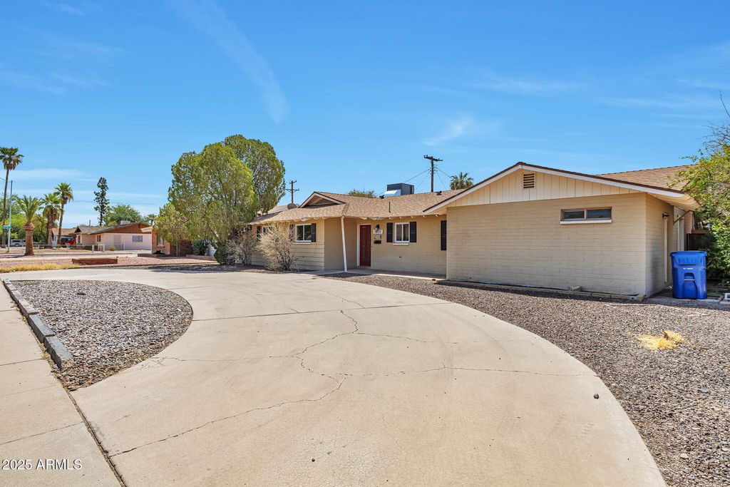 Photo of 1835 E Palmcroft Drive, Tempe, AZ 85282 (MLS # 6904363)