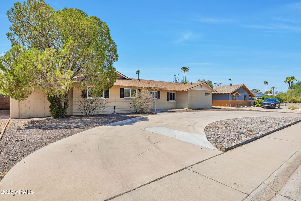 Photo of 1835 E Palmcroft Drive, Tempe, AZ 85282 (MLS # 6904363)