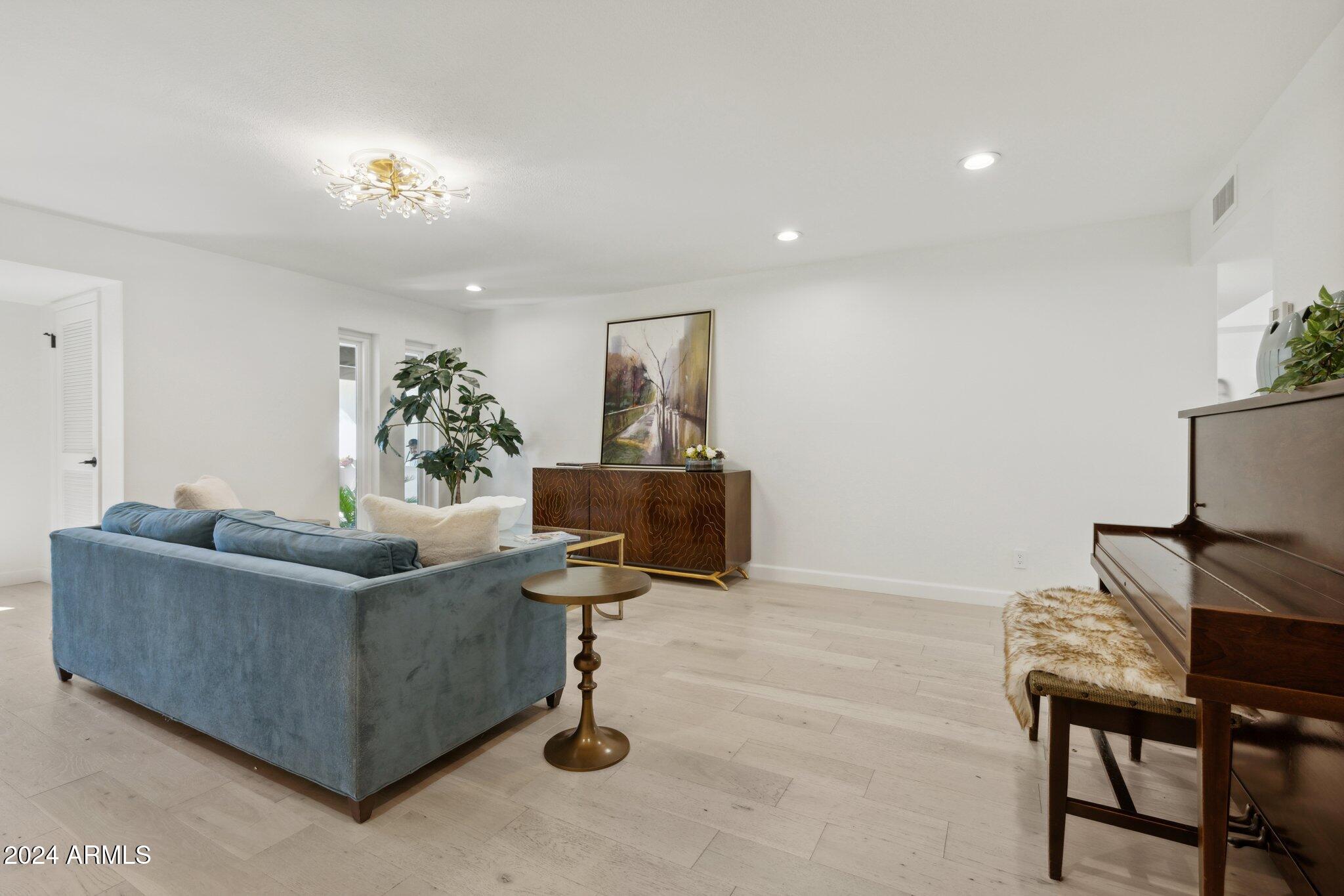 8728 E VIA DE VIVA --