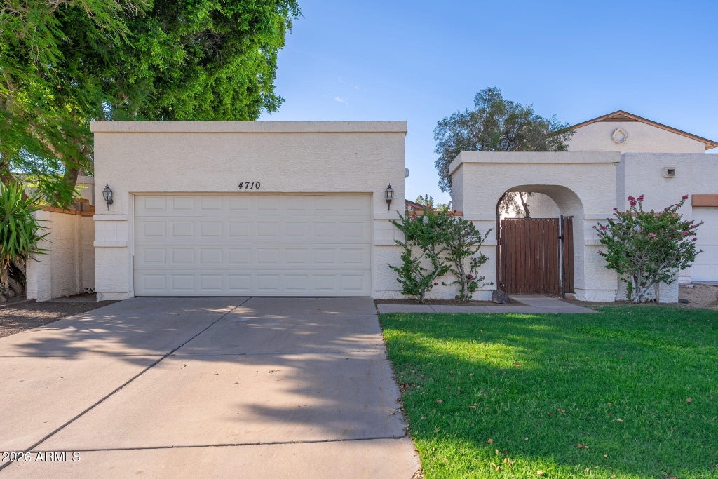 Photo of 4710 W Wahalla Lane, Glendale, AZ 85308 (MLS # 7051550)
