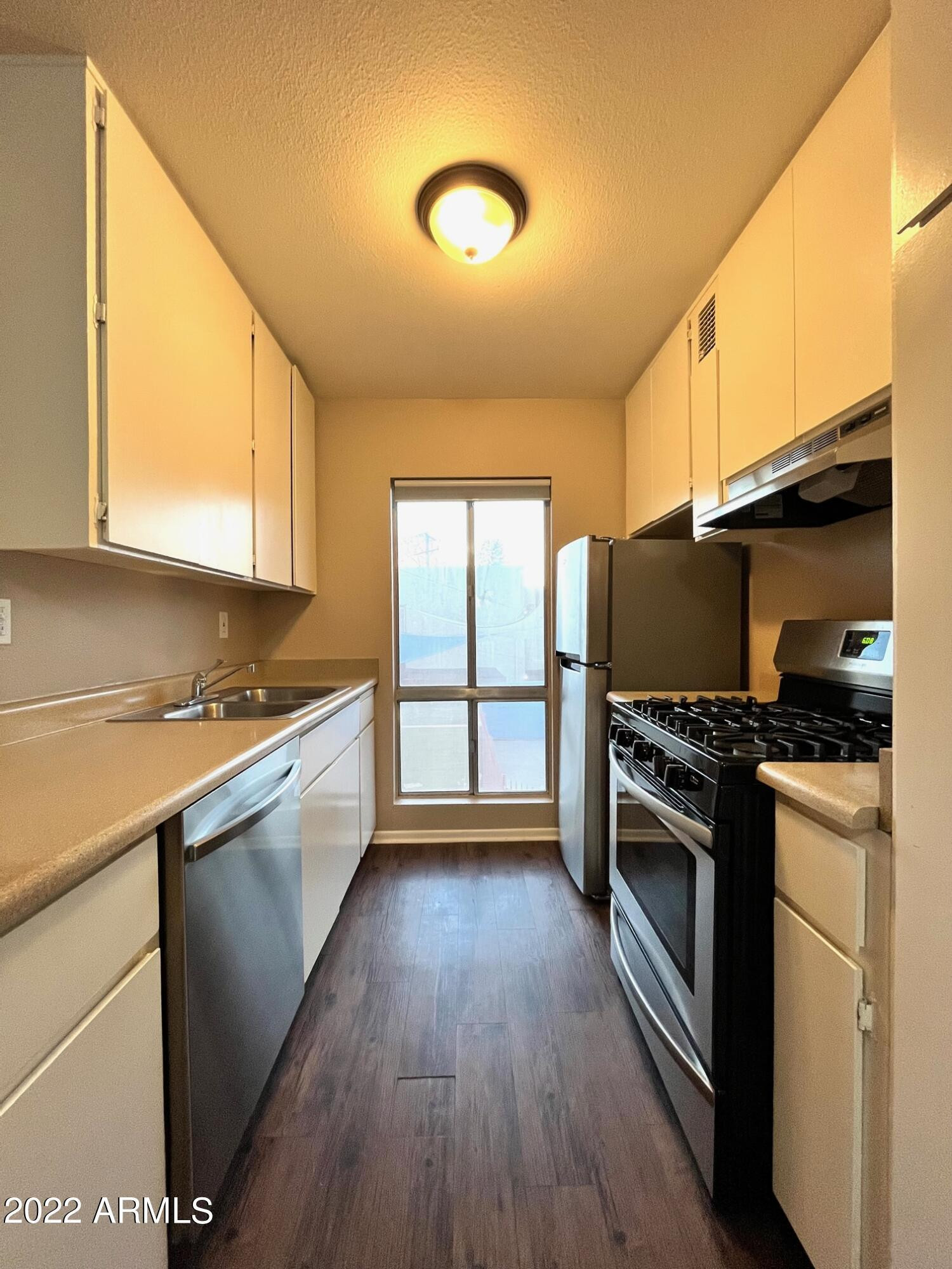 1701 W Tuckey Lane 225