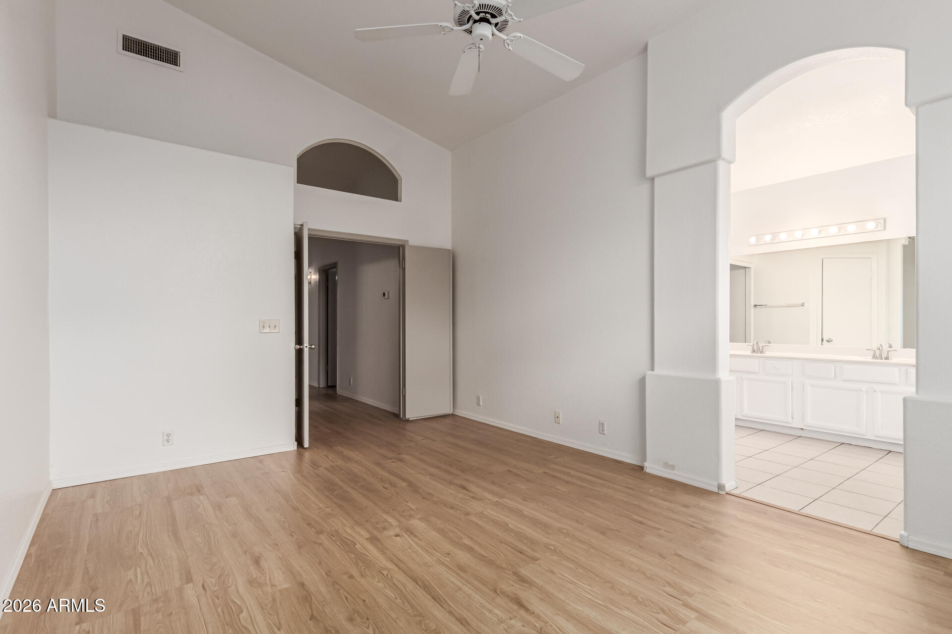 1060 W GLENMERE Drive