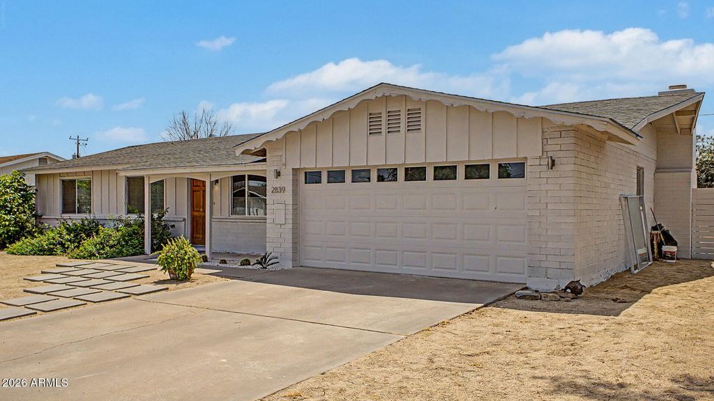 Photo of 2839 E Shangri La Road, Phoenix, AZ 85028 (MLS # 7013603)