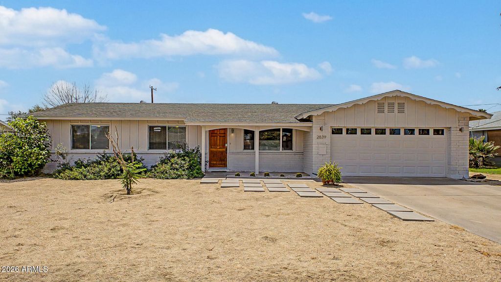 Photo of 2839 E Shangri La Road, Phoenix, AZ 85028 (MLS # 7013603)