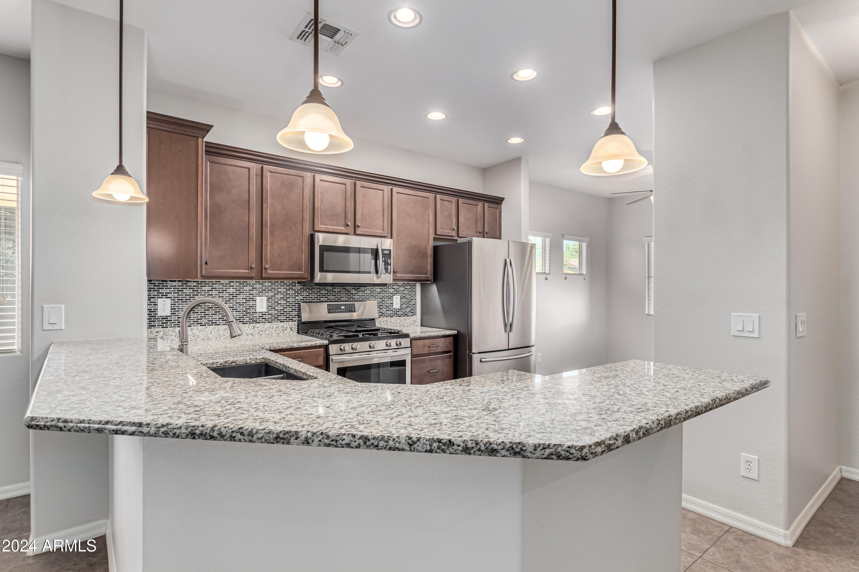 975 W HEATHERWOOD Street